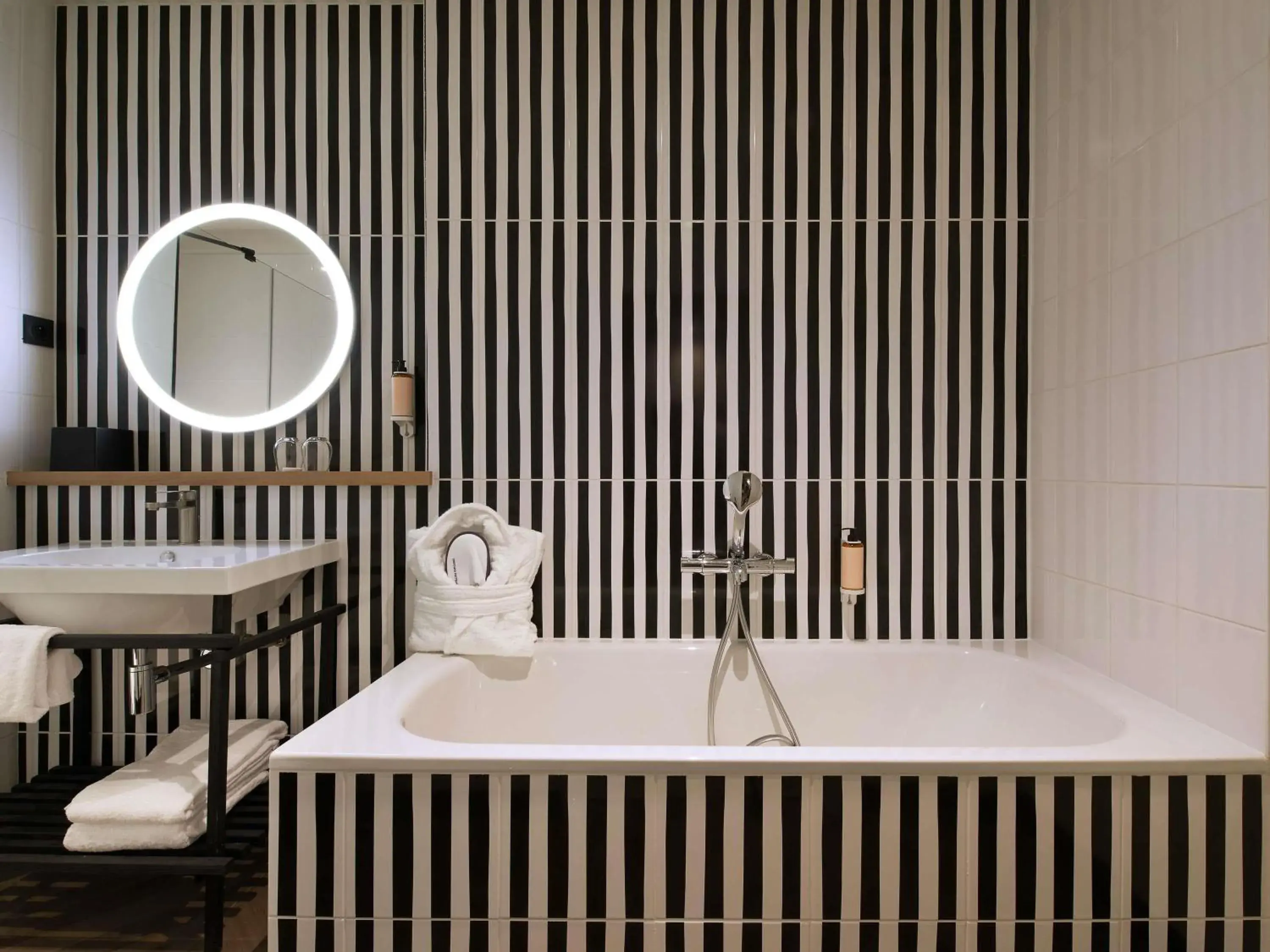 Bedroom in Mercure Grand Hôtel Metz Centre Cathédrale Bedroom in Mercure Grand Hôtel Metz Centre Cathédrale