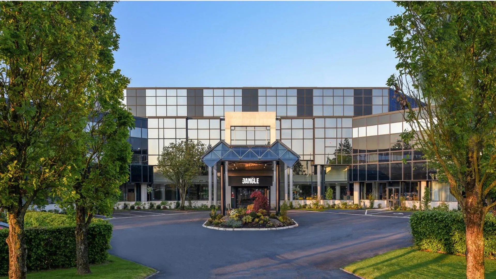 Property building in The Jangle Hotel - Paris - Charles de Gaulle - Airport