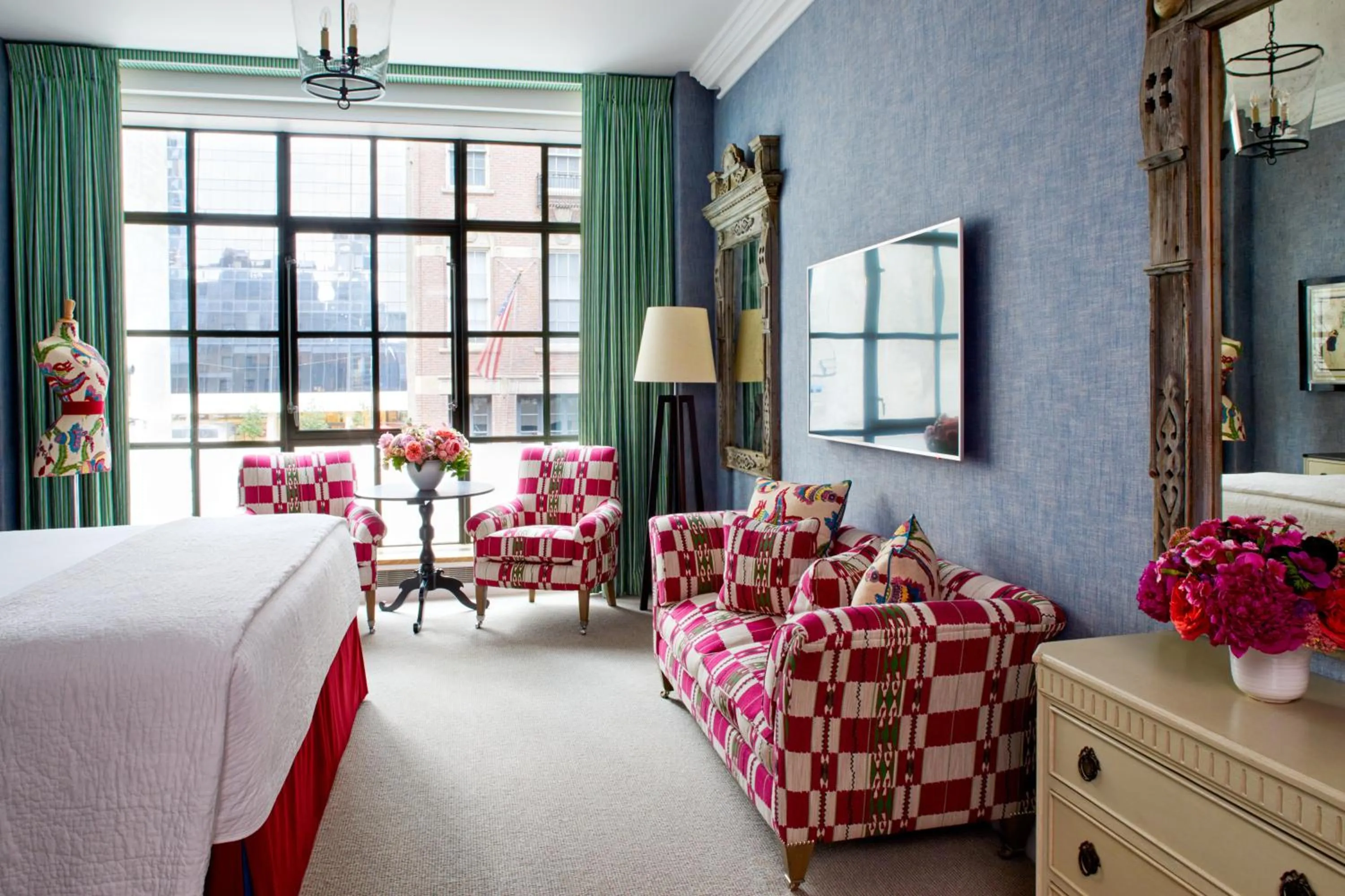 Seating area, Bed in The Whitby Hotel