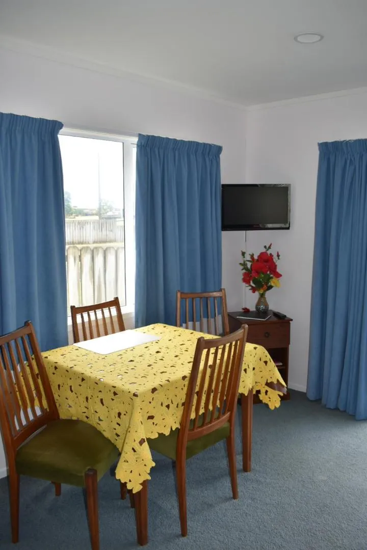 Dining area in Hibiscus Bed & Breakfast