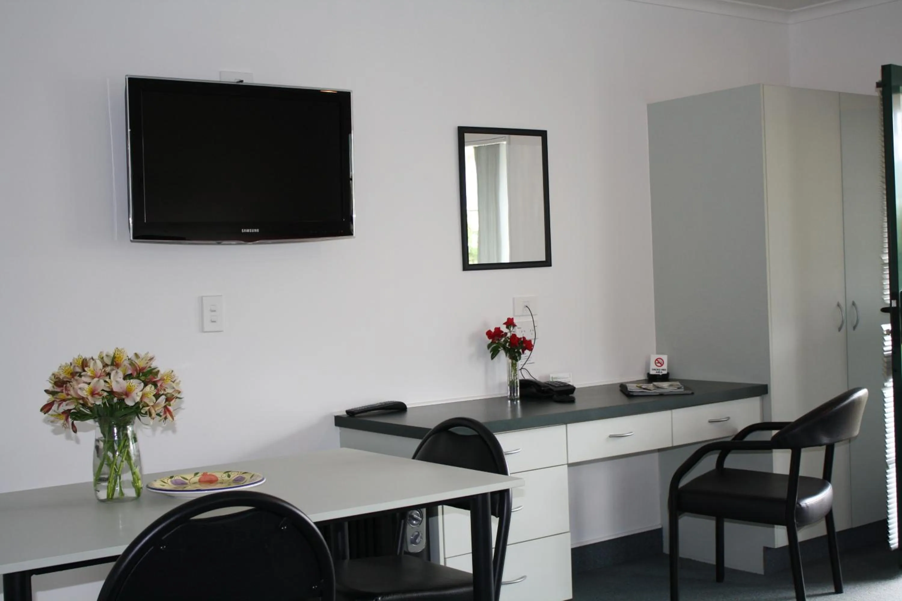 Seating area in Kerry Lane Motel