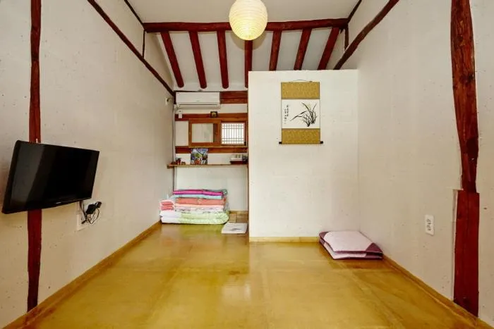 Bedroom in Jeonju Nostalgic Home