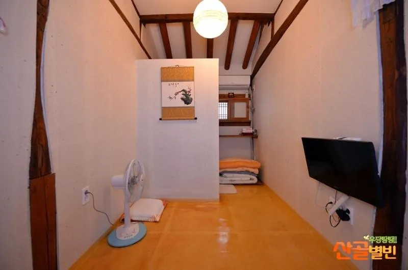 TV and multimedia in Jeonju Nostalgic Home