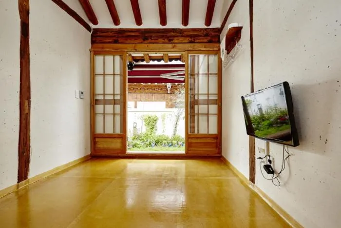 Property building in Jeonju Nostalgic Home
