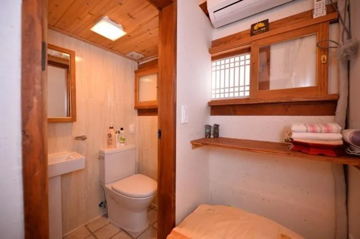 Toilet in Jeonju Nostalgic Home