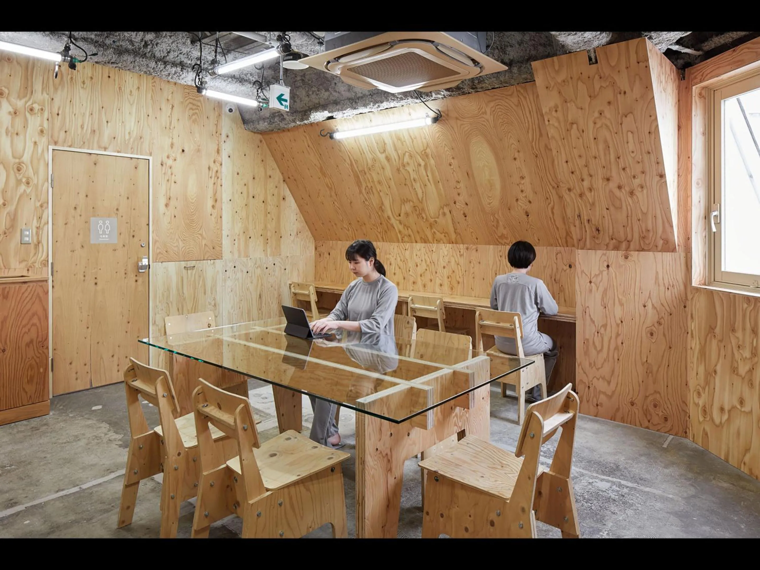 Communal lounge/ TV room in Do-C Gotanda
