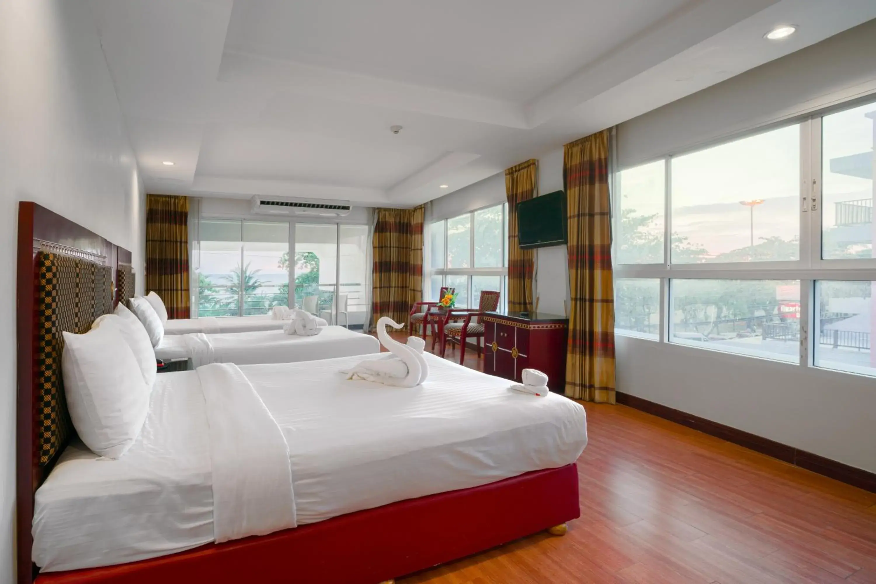 Bedroom, Bed in Jomtien Hisotel Bedroom, Bed in Jomtien Hisotel