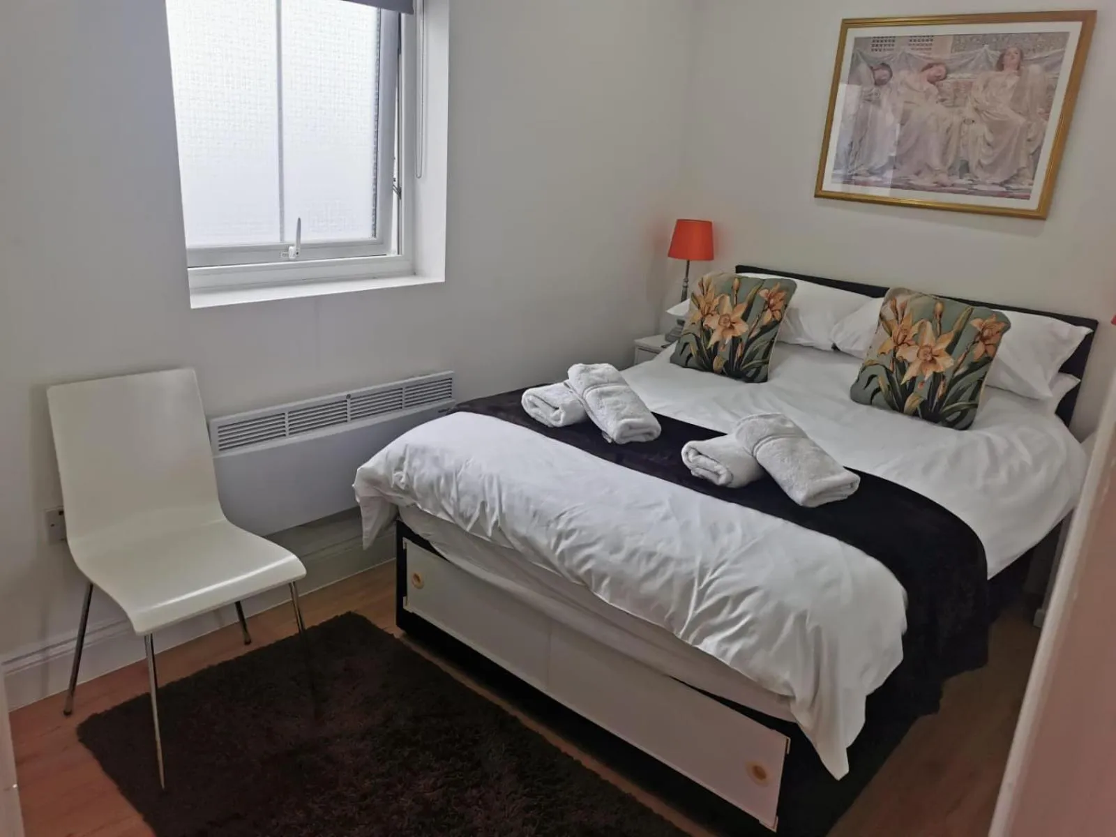 Bedroom, Bed in Old Bull Inn