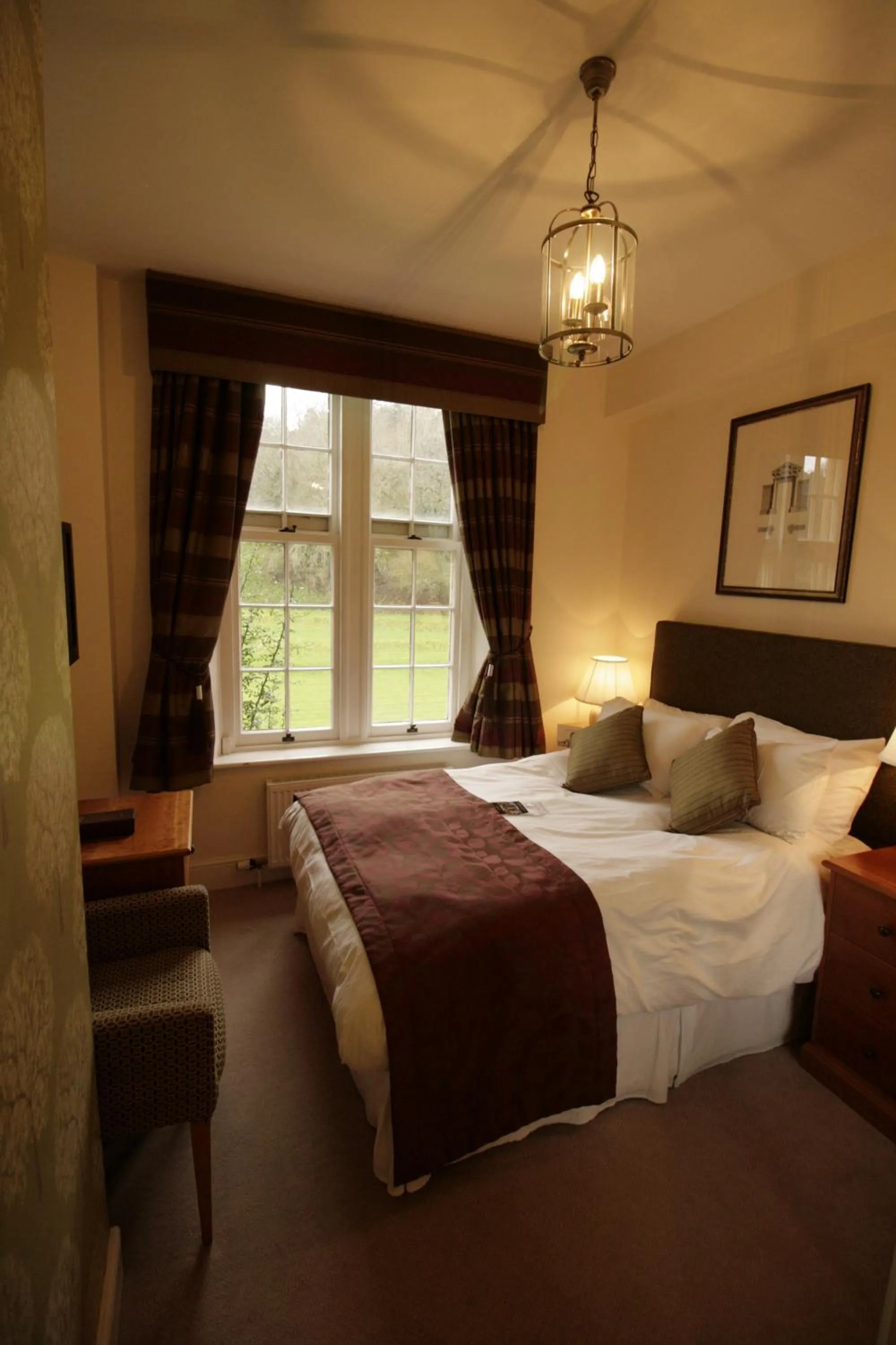 Bed in Dumbleton Hall Hotel