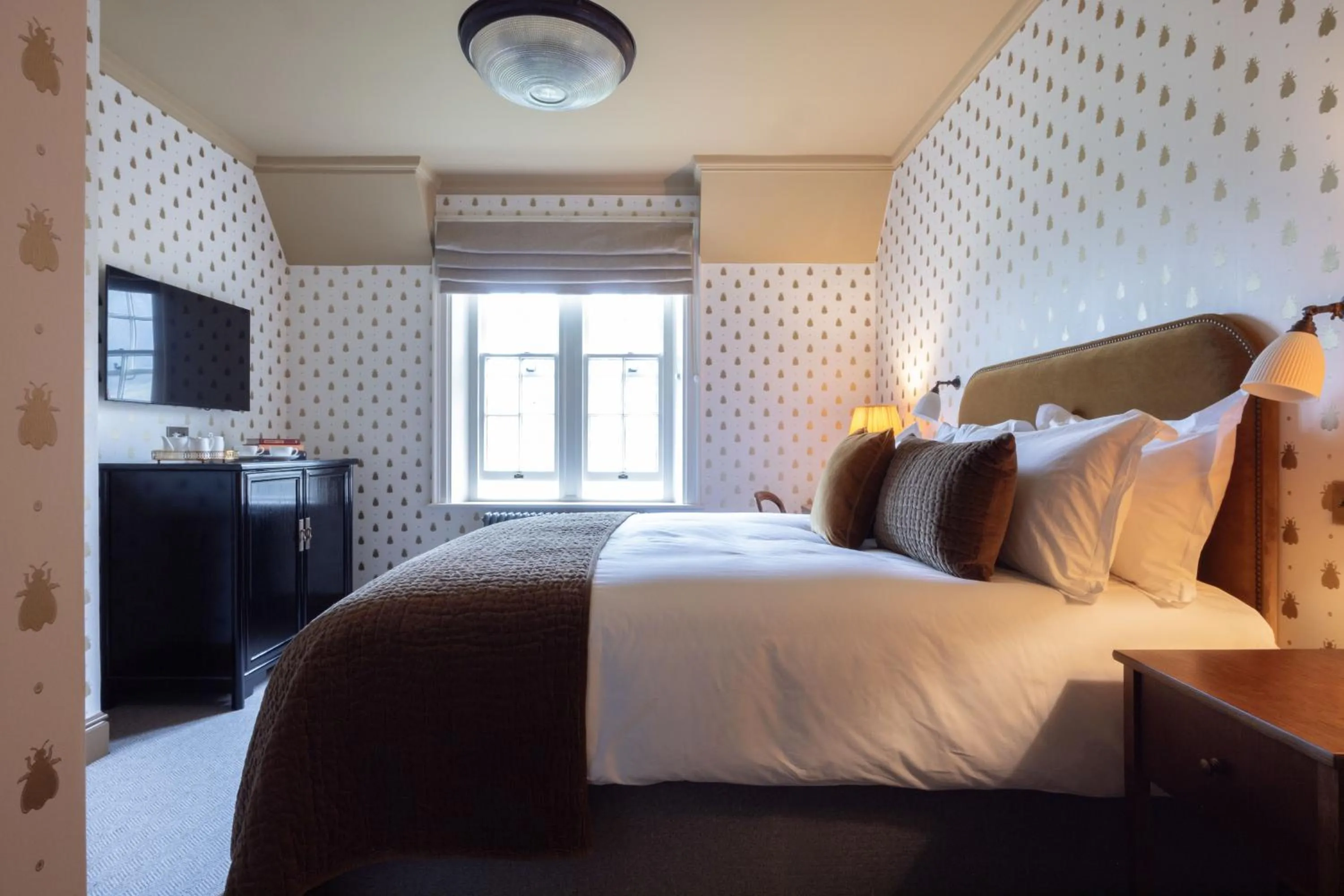 Bed in Dumbleton Hall Hotel