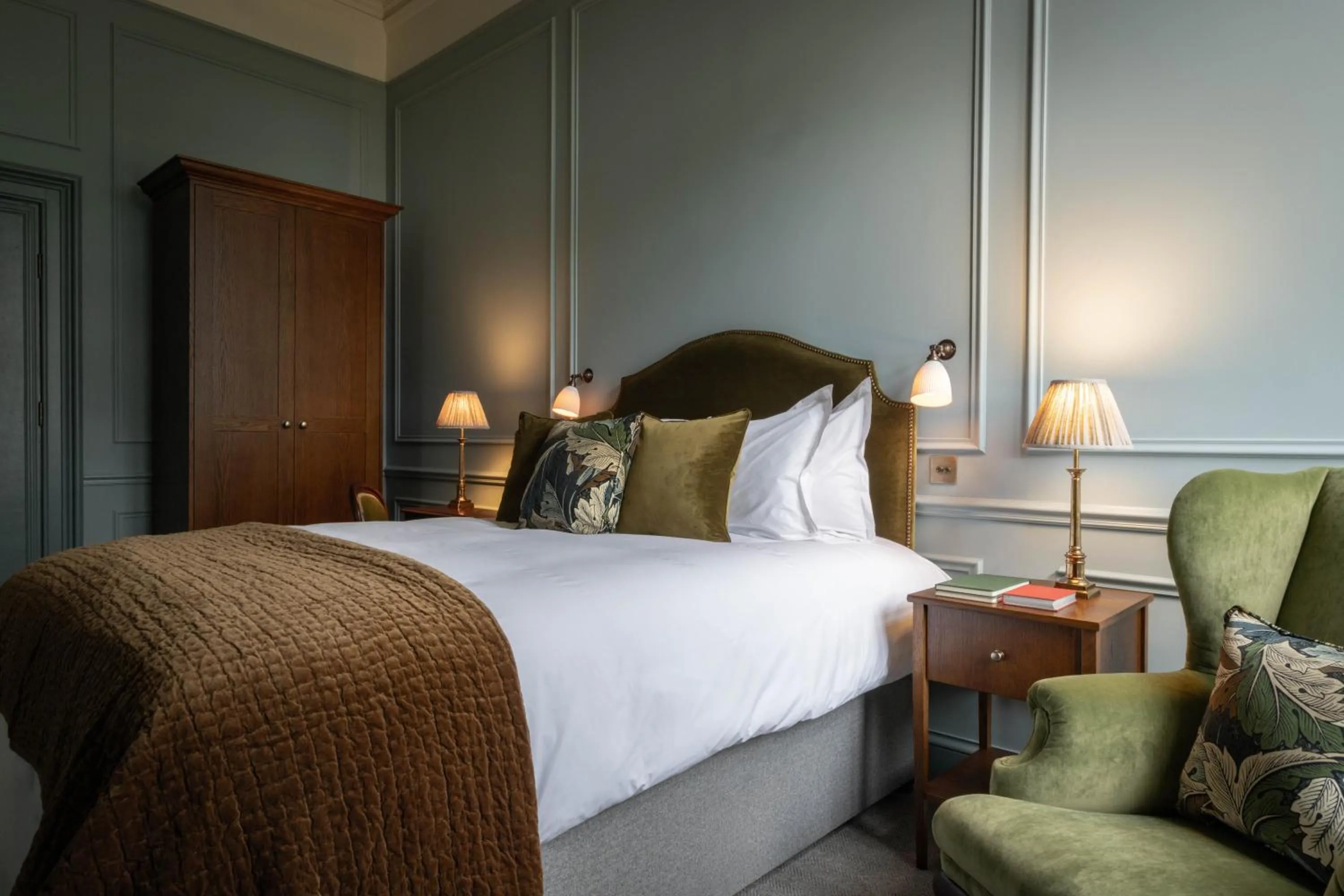 Bed in Dumbleton Hall Hotel