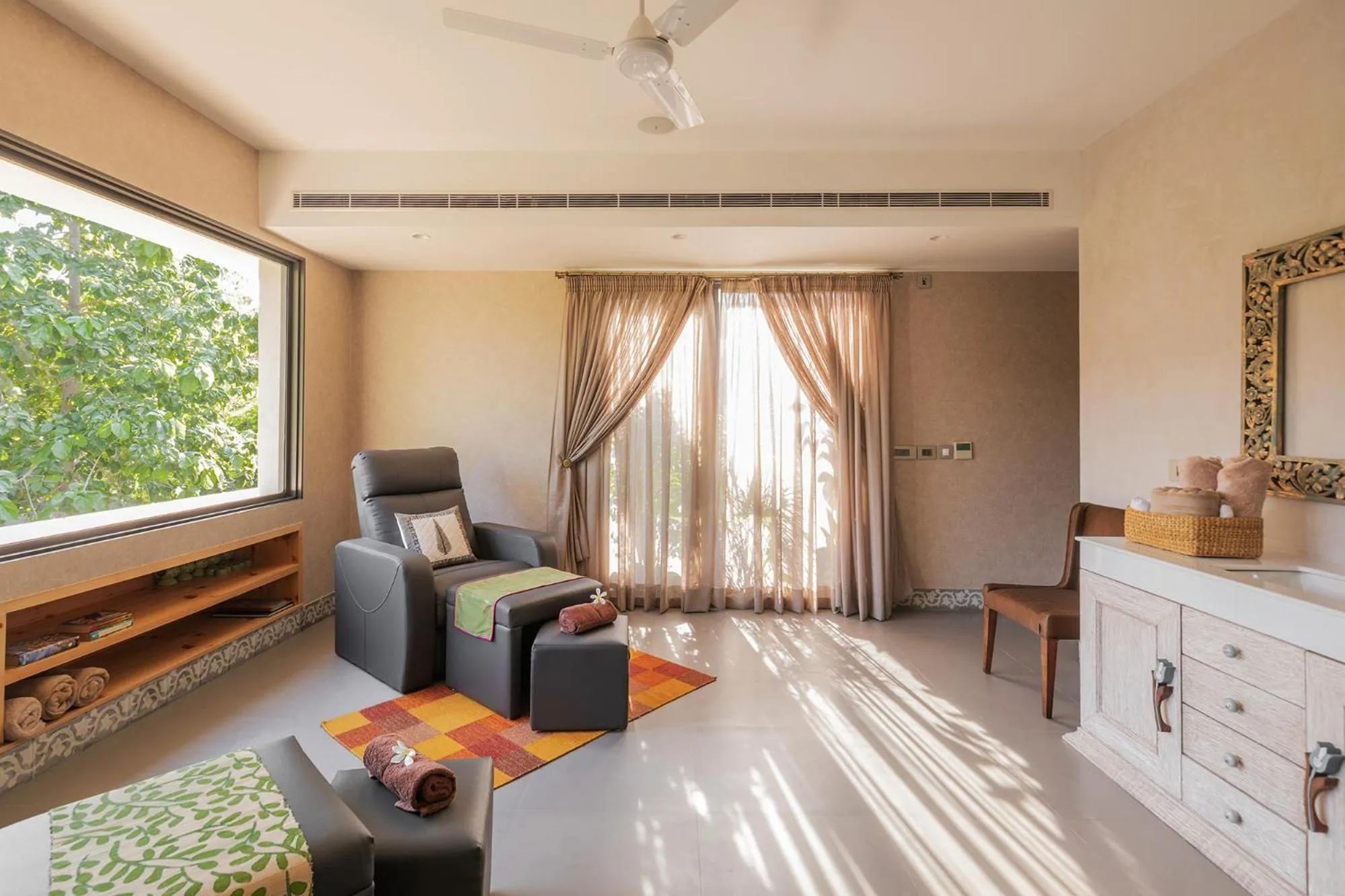 Spa and wellness centre/facilities, Bed in Karma Chalets