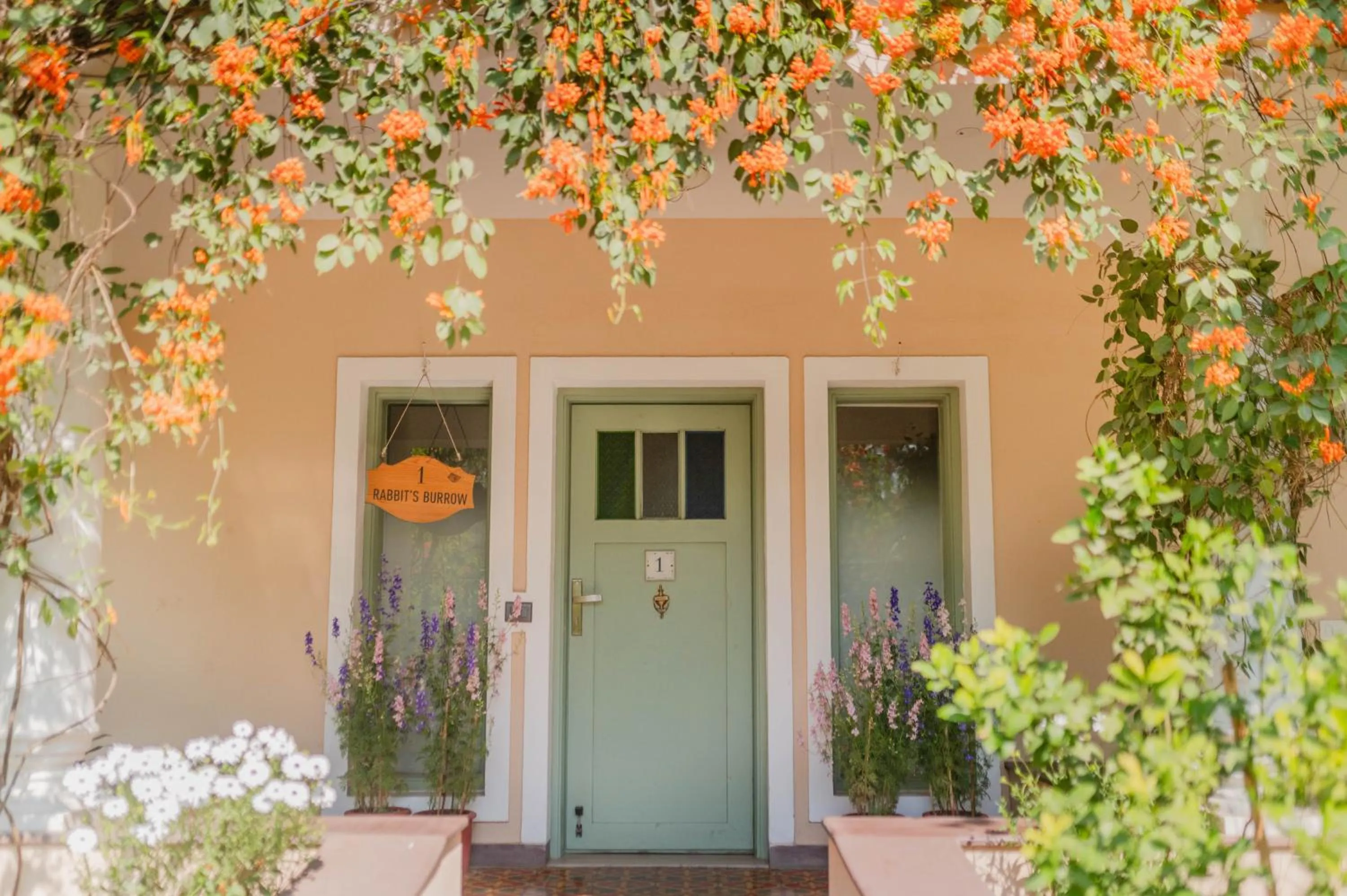 Facade/entrance in Karma Chalets