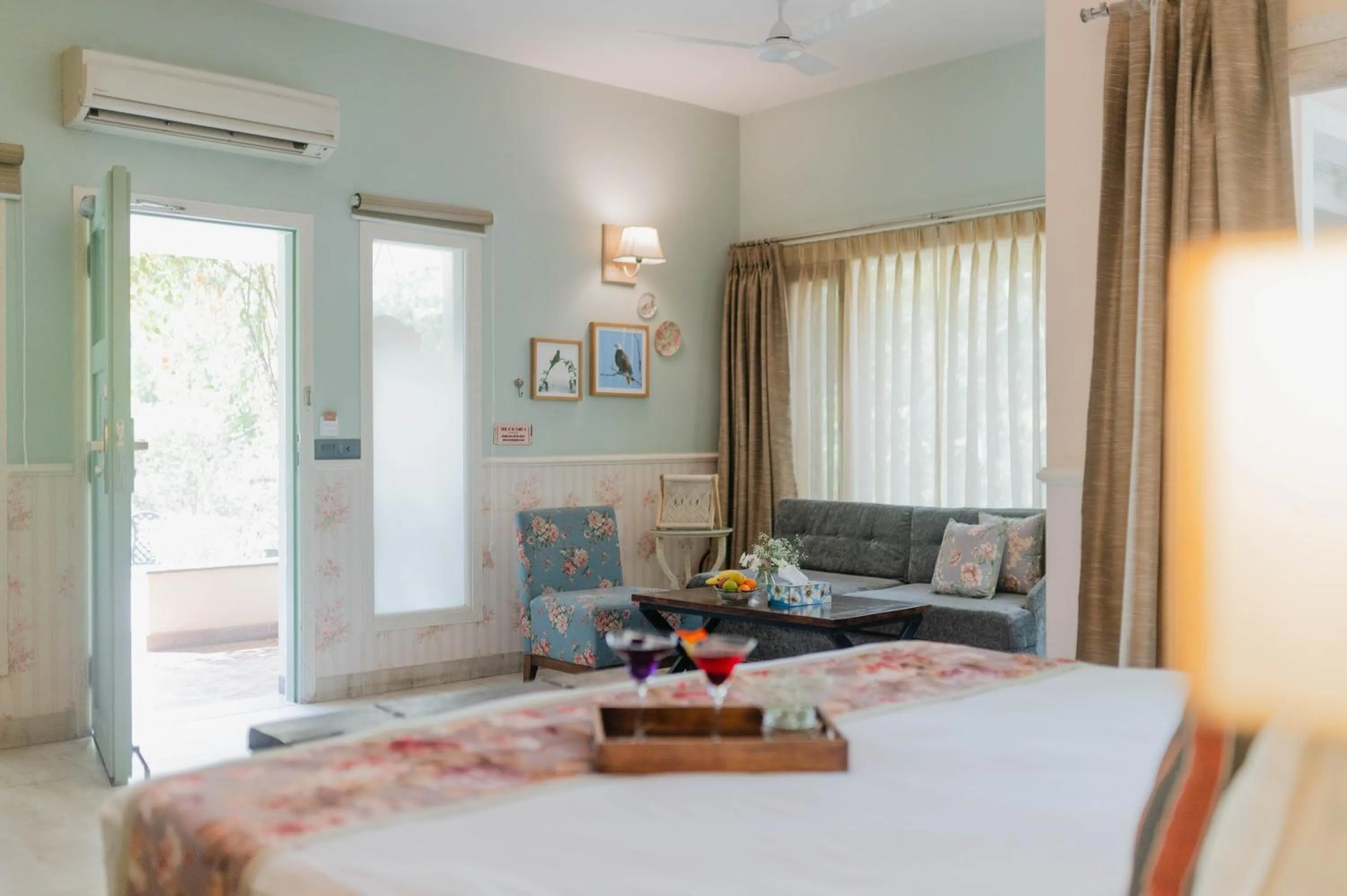 Living room, Bed in Karma Chalets