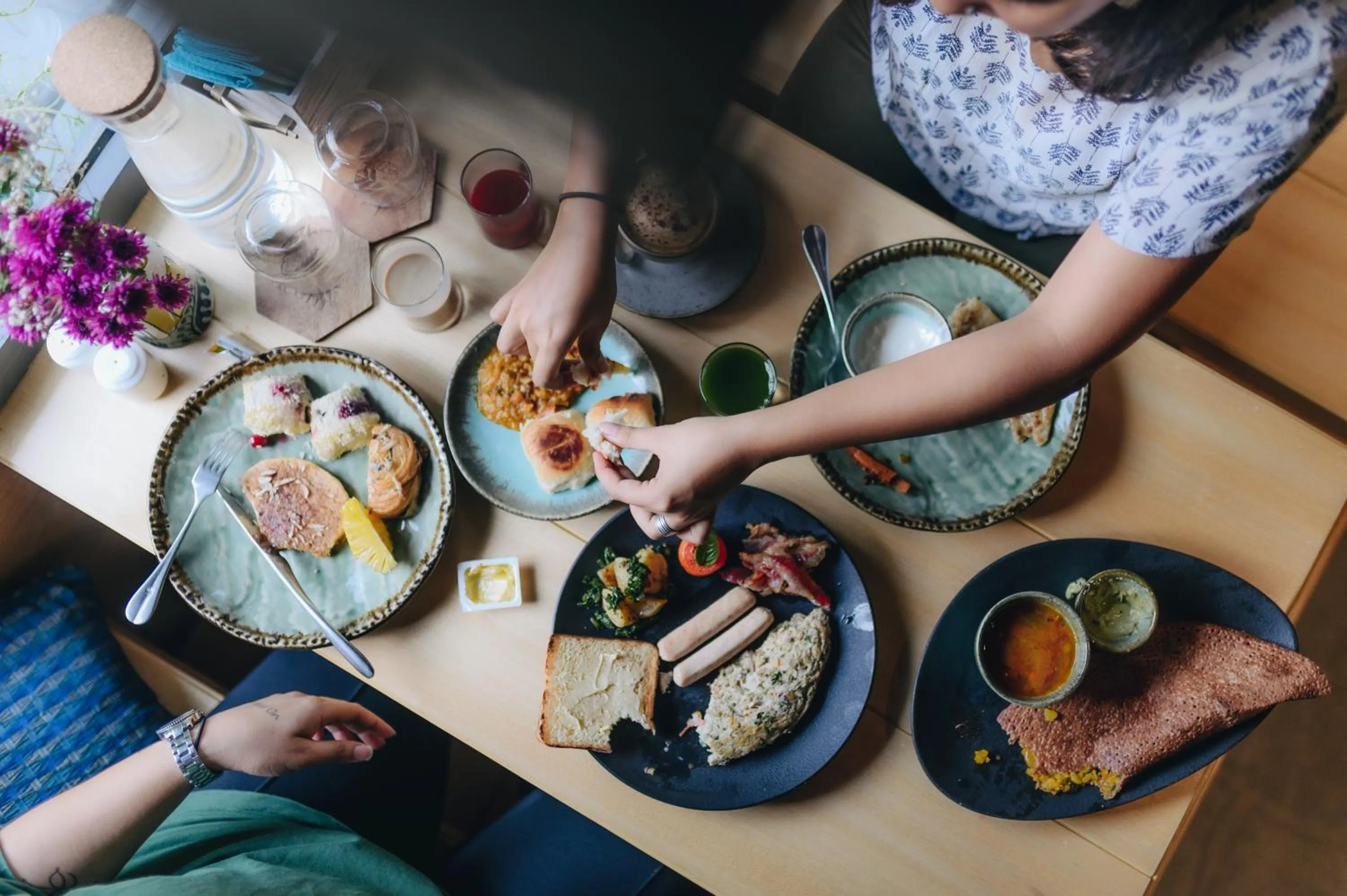 Restaurant/places to eat in Karma Chalets