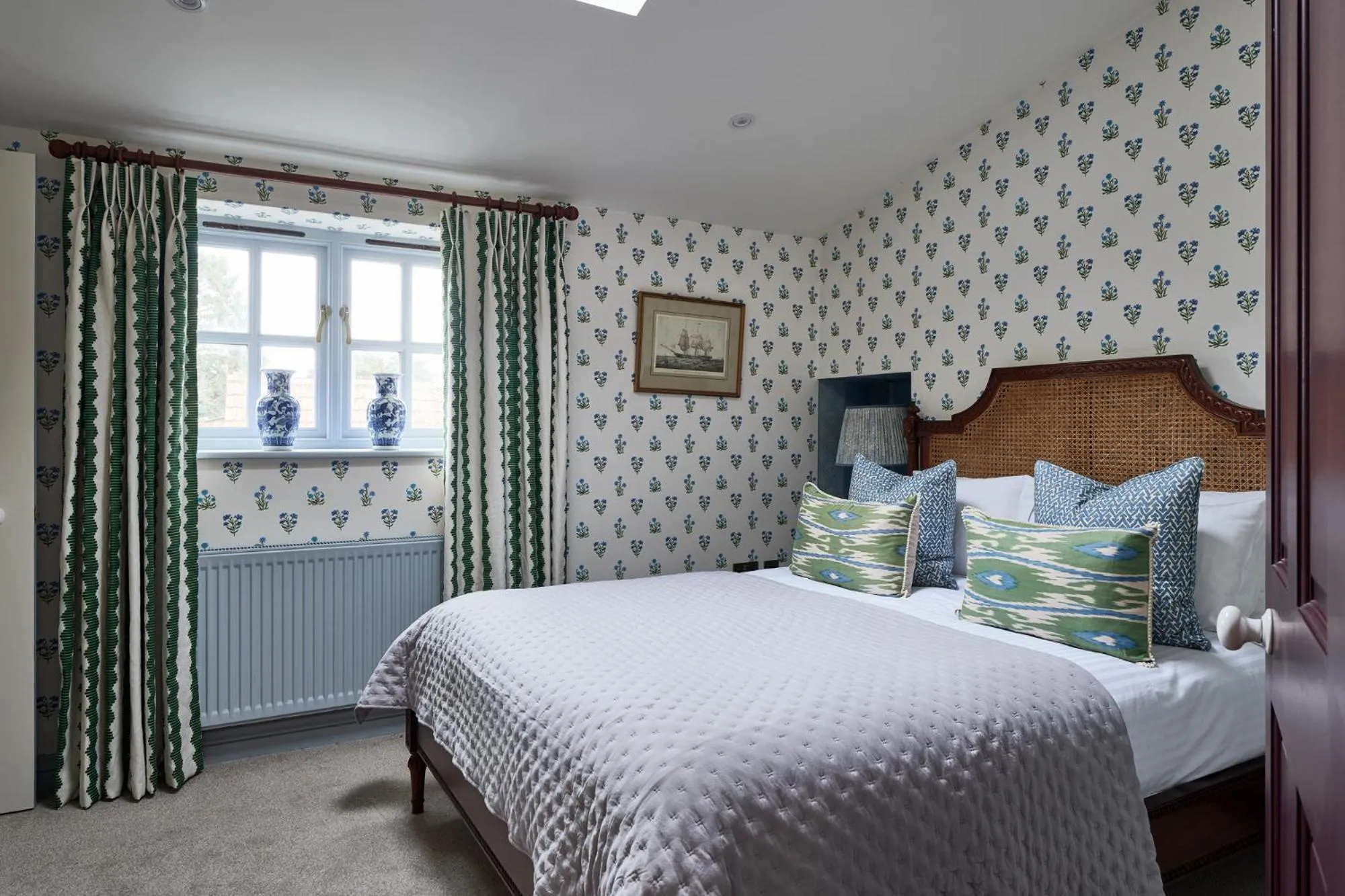 Bedroom, Bed in Old Bell Hotel