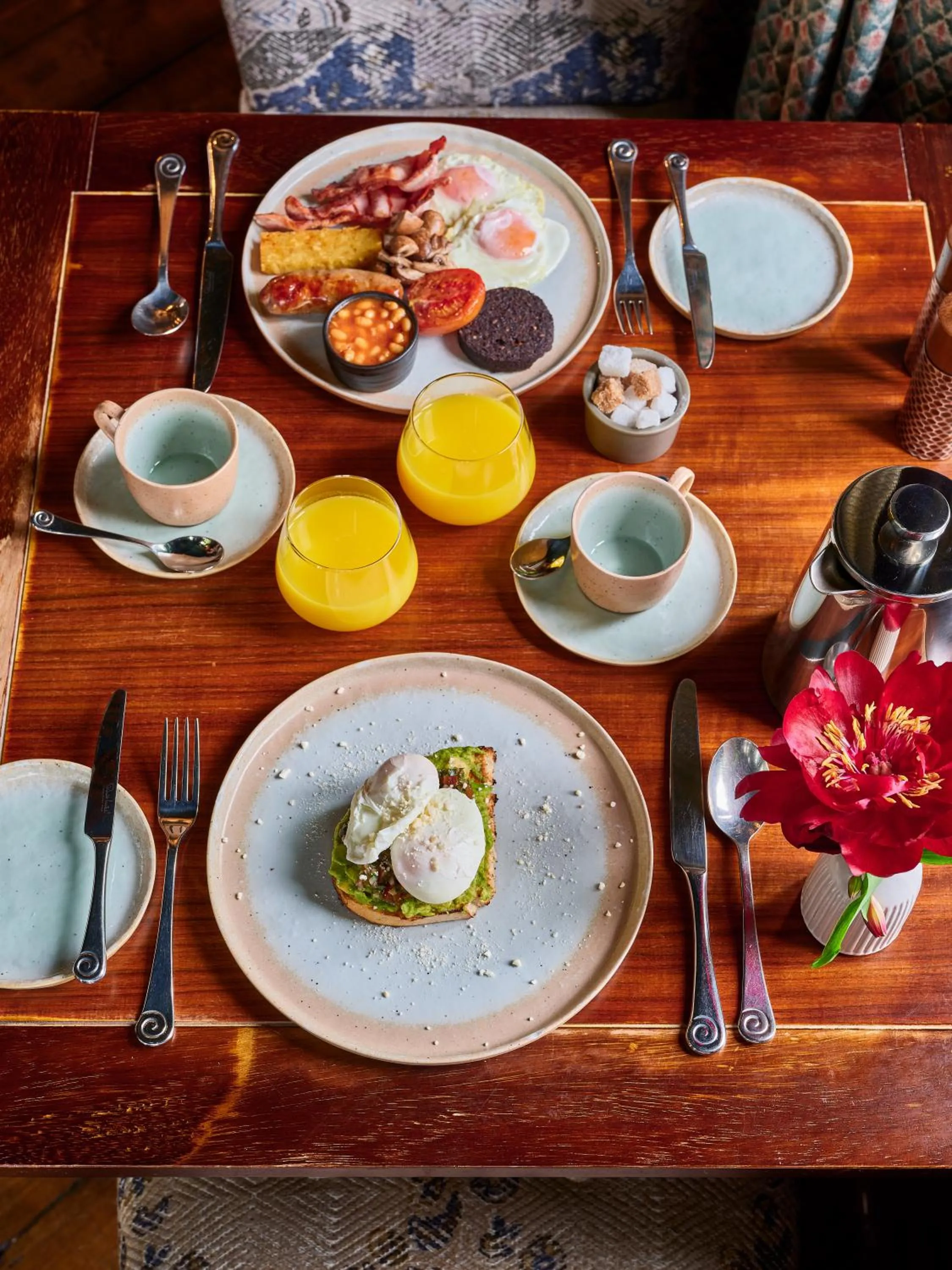 Food and drinks in Old Bell Hotel