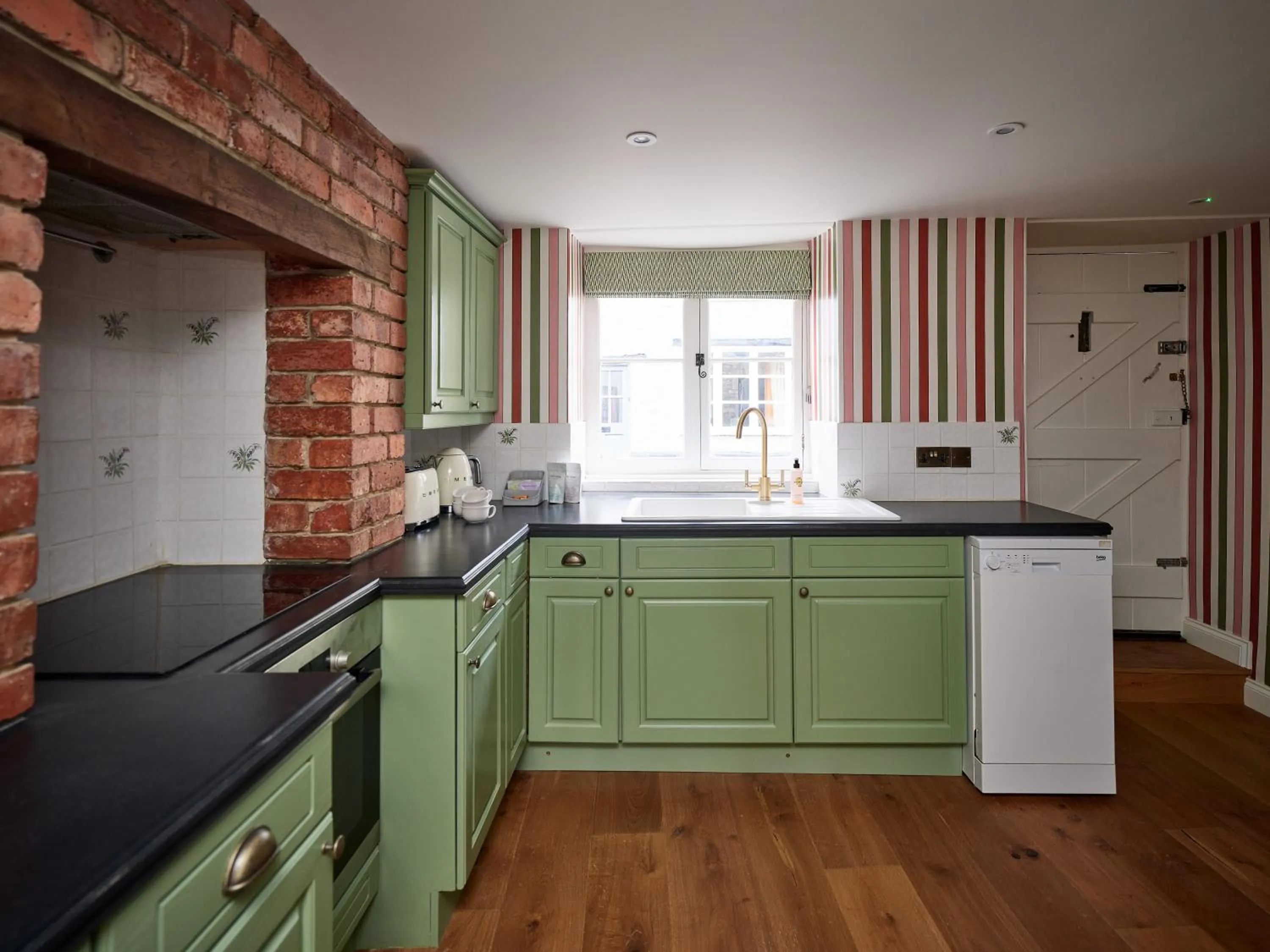 Kitchen or kitchenette in Old Bell Hotel