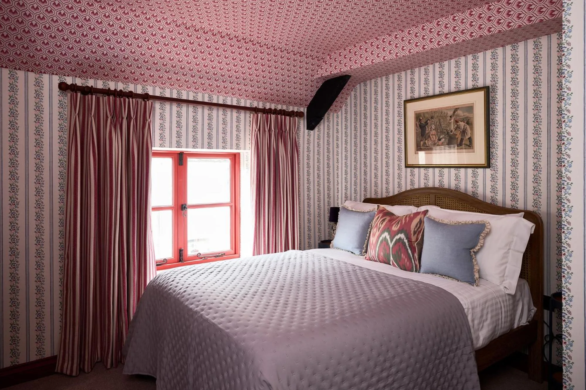 Bedroom, Bed in Old Bell Hotel