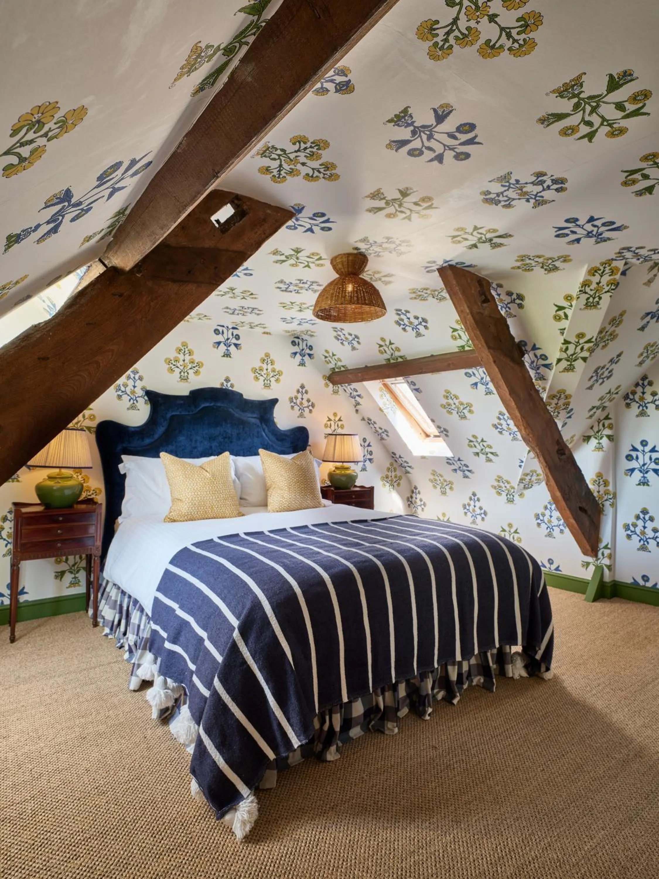 Bedroom, Bed in Old Bell Hotel