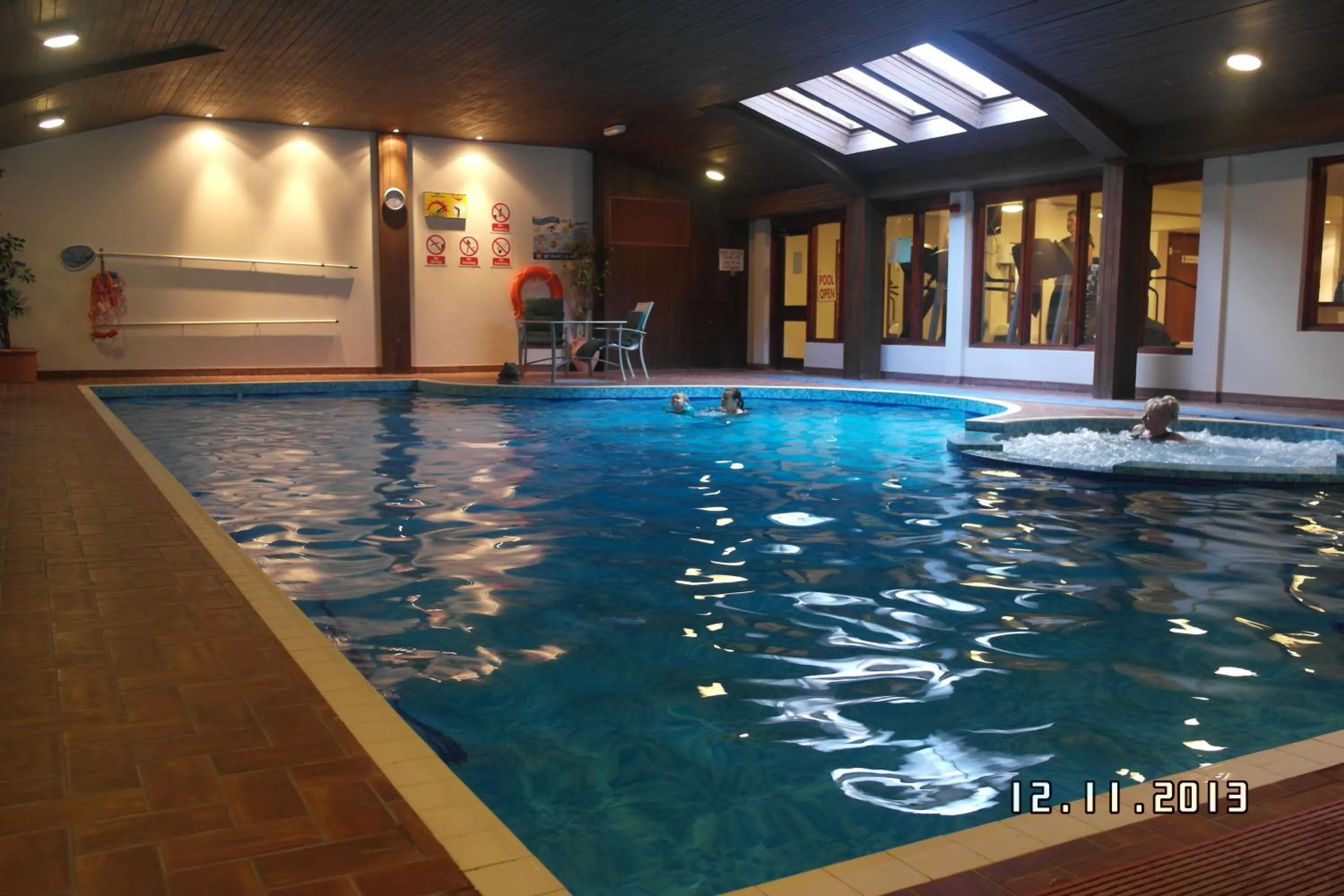 Swimming pool in Elstead Hotel