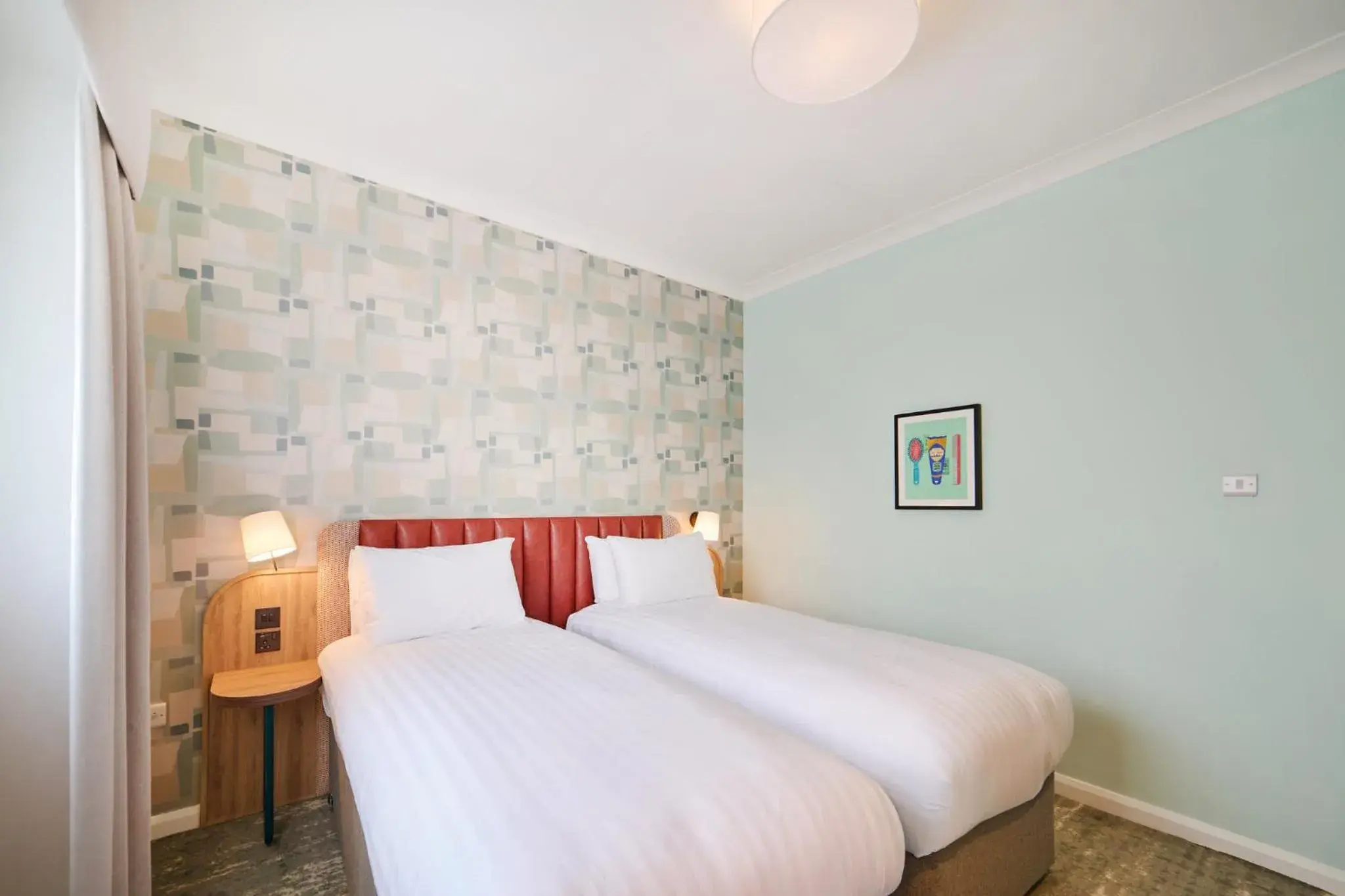 Photo of the whole room, Bed in Garner Hotel Birmingham South East by IHG Photo of the whole room, Bed in Garner Hotel Birmingham South East by IHG