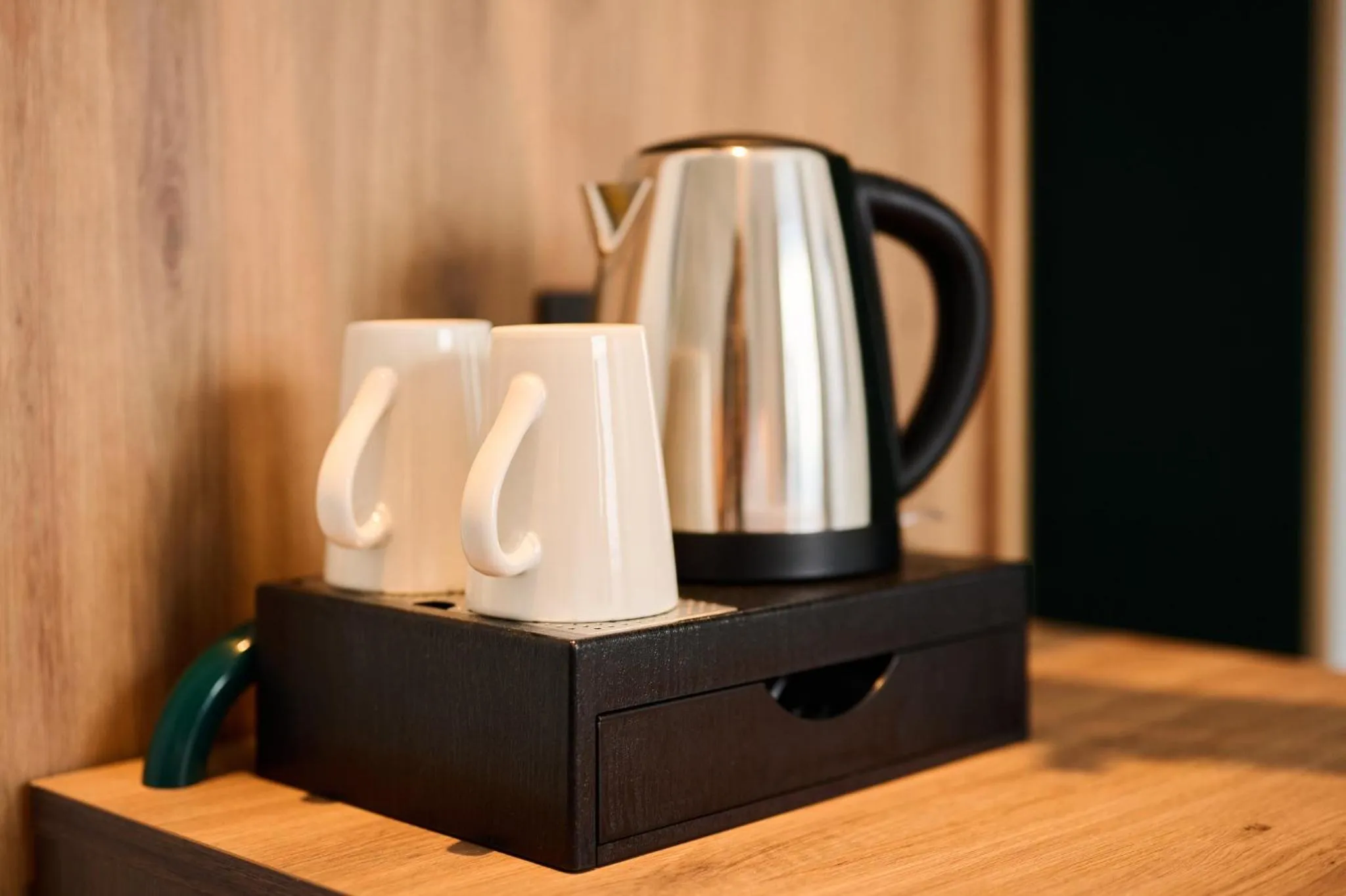 Photo of the whole room in Garner Hotel Birmingham South East by IHG