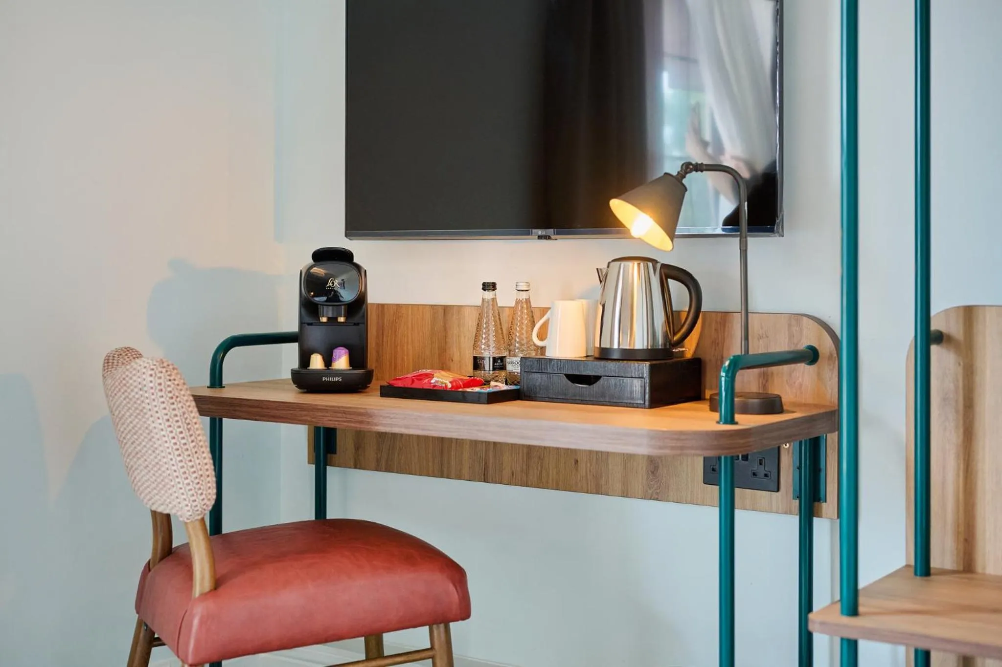 Photo of the whole room in Garner Hotel Birmingham South East by IHG