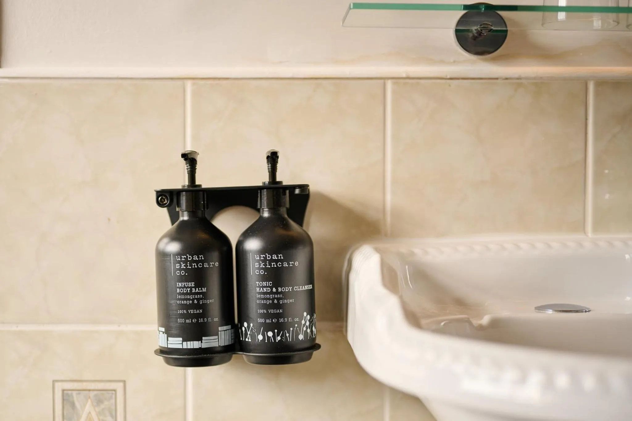 Photo of the whole room in Garner Hotel Birmingham South East by IHG