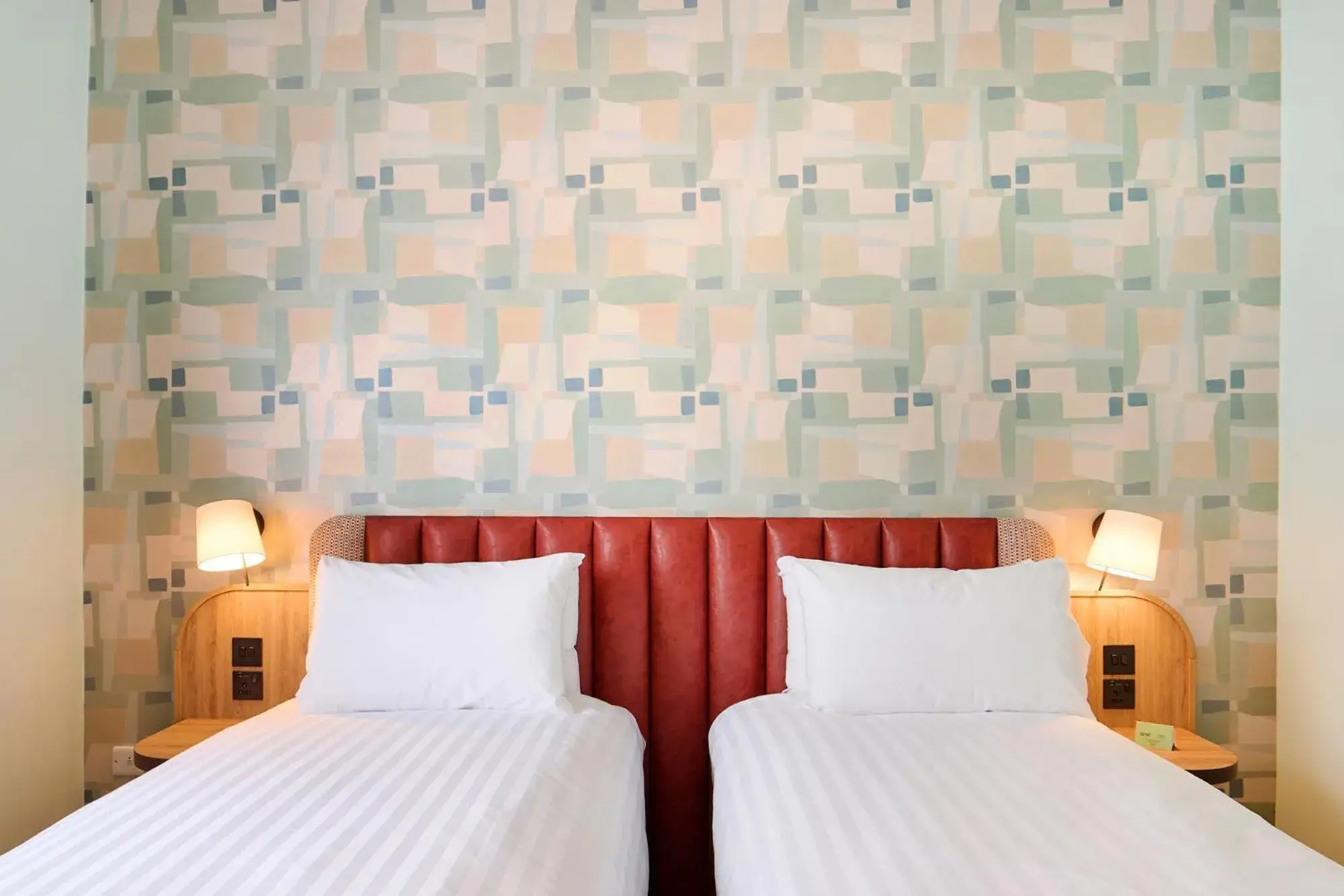 Bedroom, Bed in Garner Hotel Birmingham South East by IHG Bedroom, Bed in Garner Hotel Birmingham South East by IHG