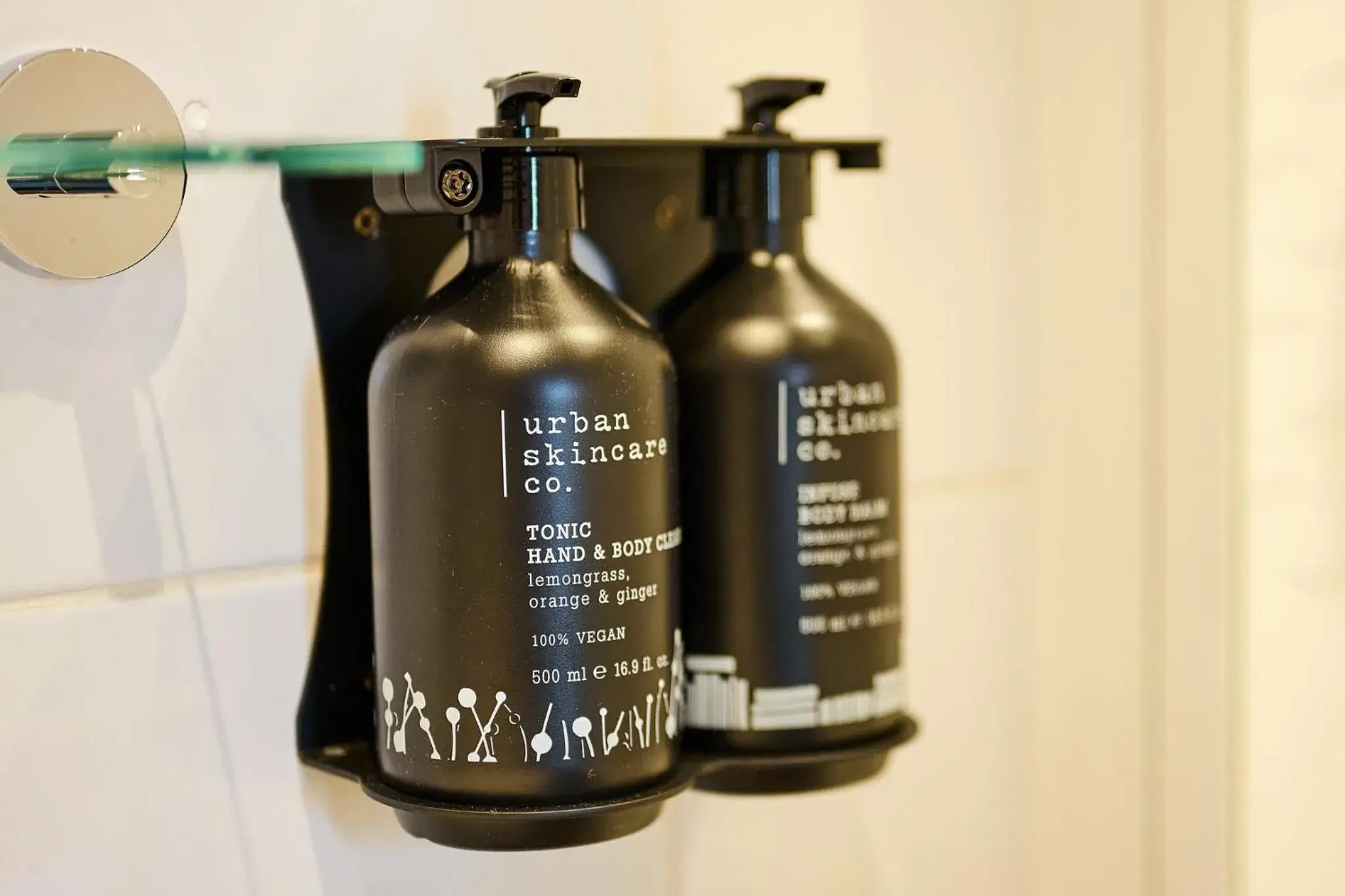 Photo of the whole room in Garner Hotel Birmingham South East by IHG Photo of the whole room in Garner Hotel Birmingham South East by IHG