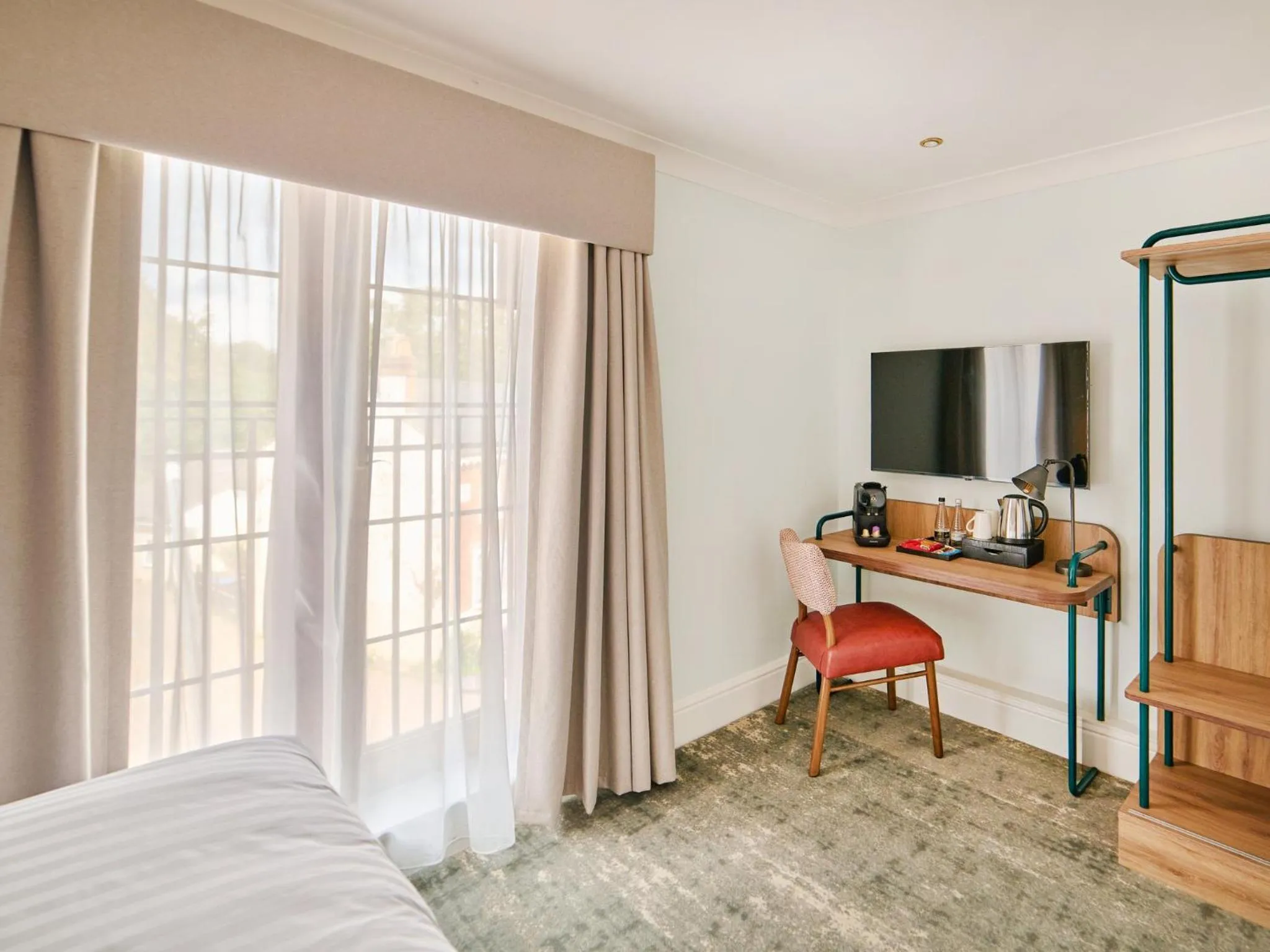 Photo of the whole room, Bed in Garner Hotel Birmingham South East by IHG