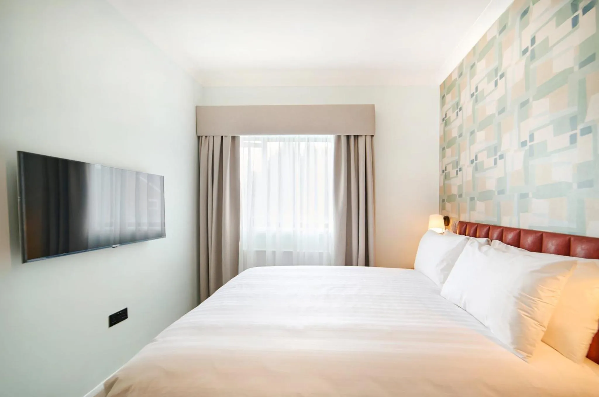 Photo of the whole room, Bed in Garner Hotel Birmingham South East by IHG