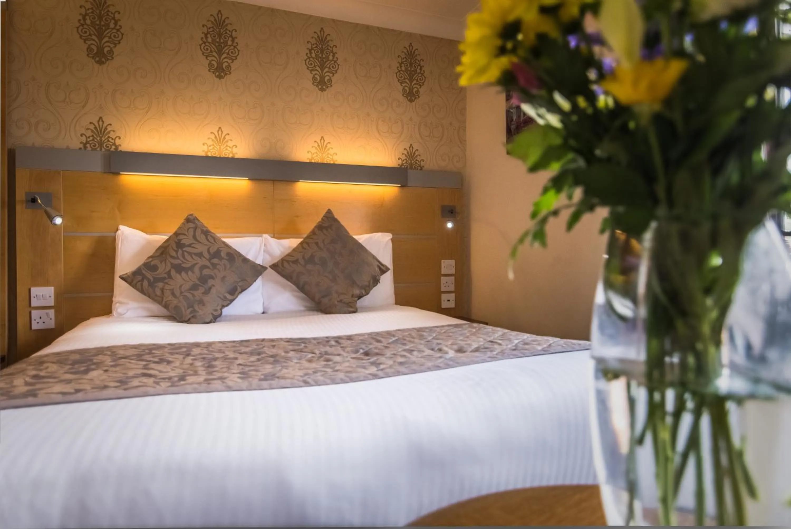 Bed in Sure Hotel by Best Western Birmingham South