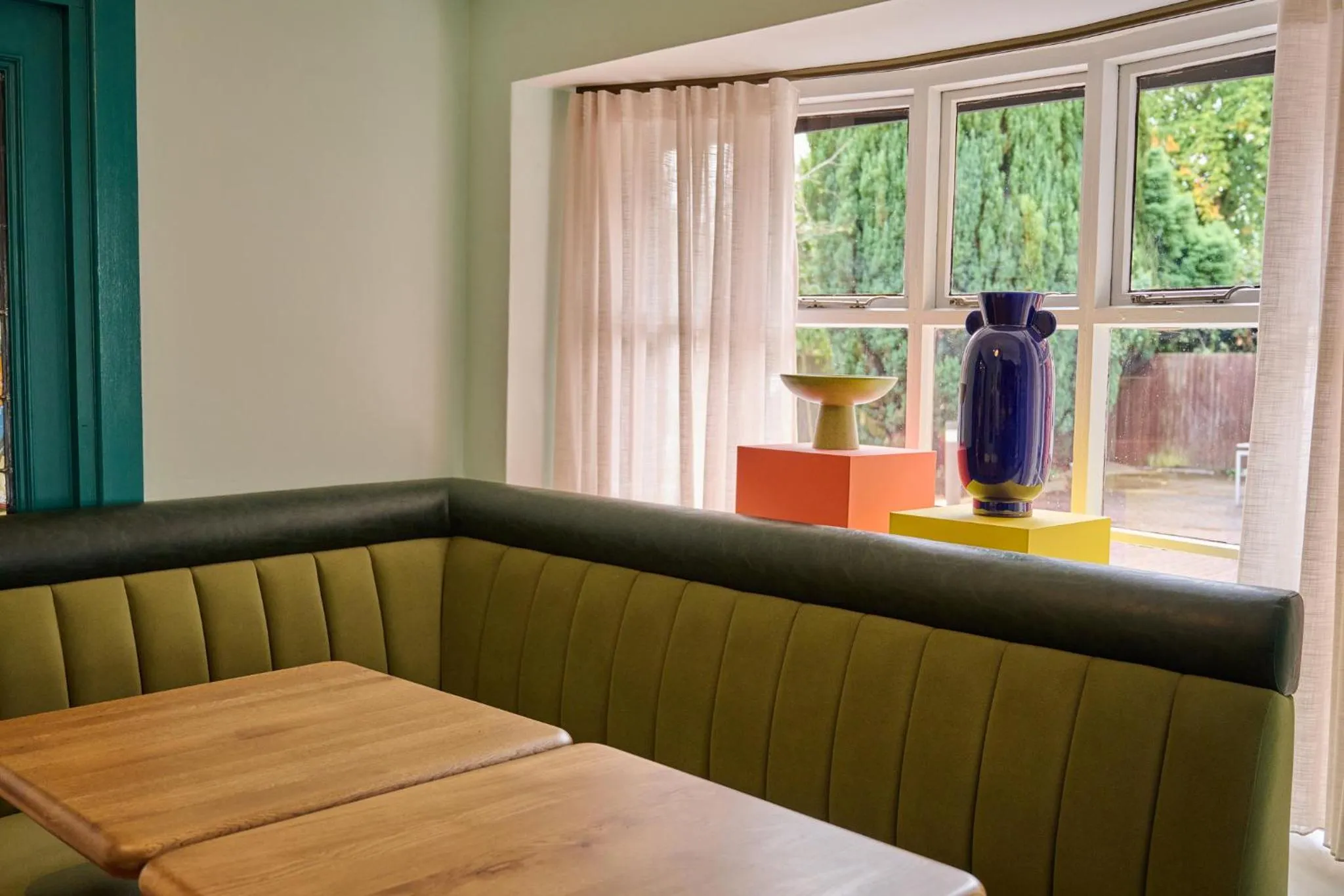 Lounge or bar in Garner Hotel Birmingham South East by IHG