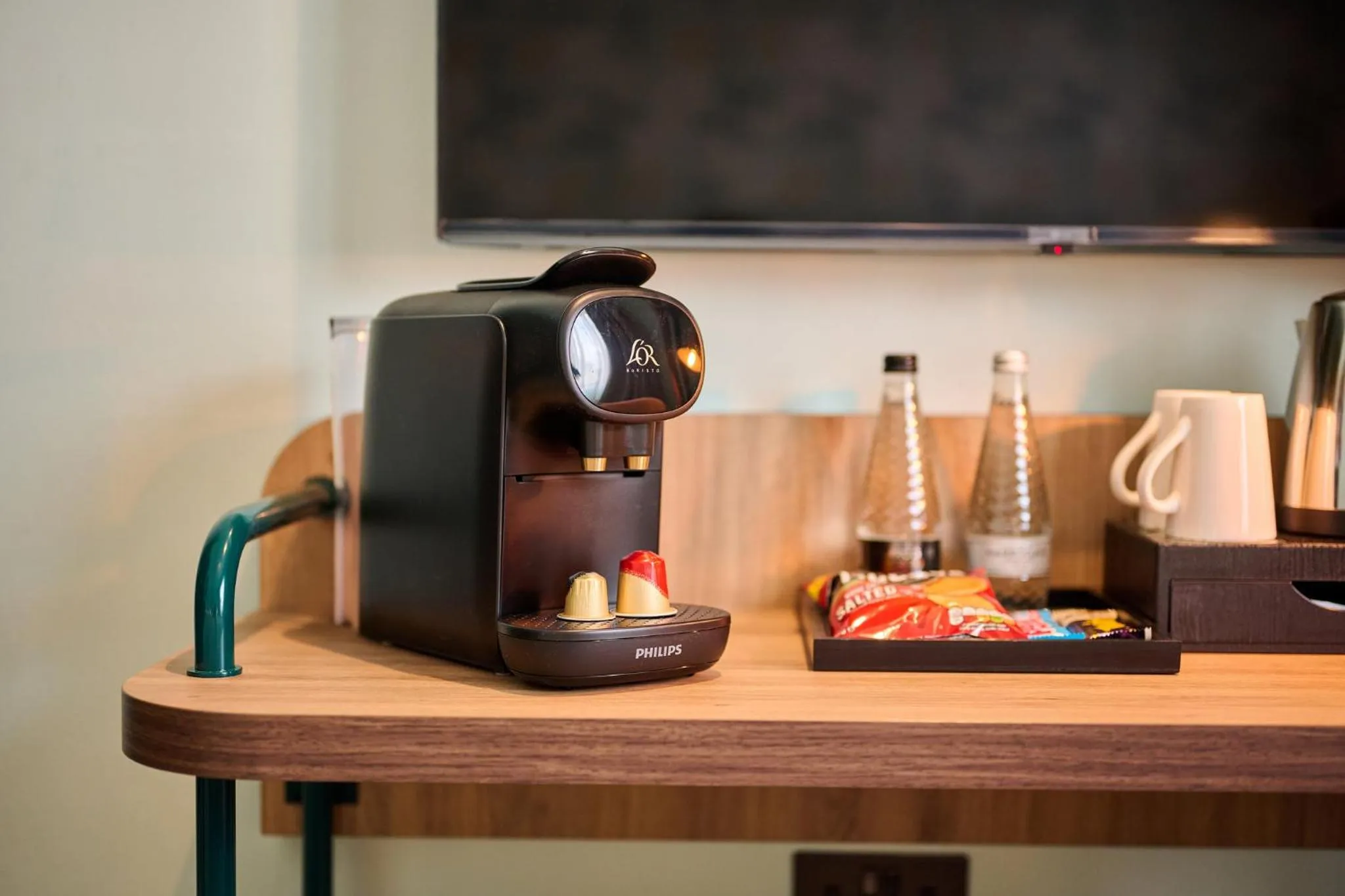 Photo of the whole room in Garner Hotel Birmingham South East by IHG