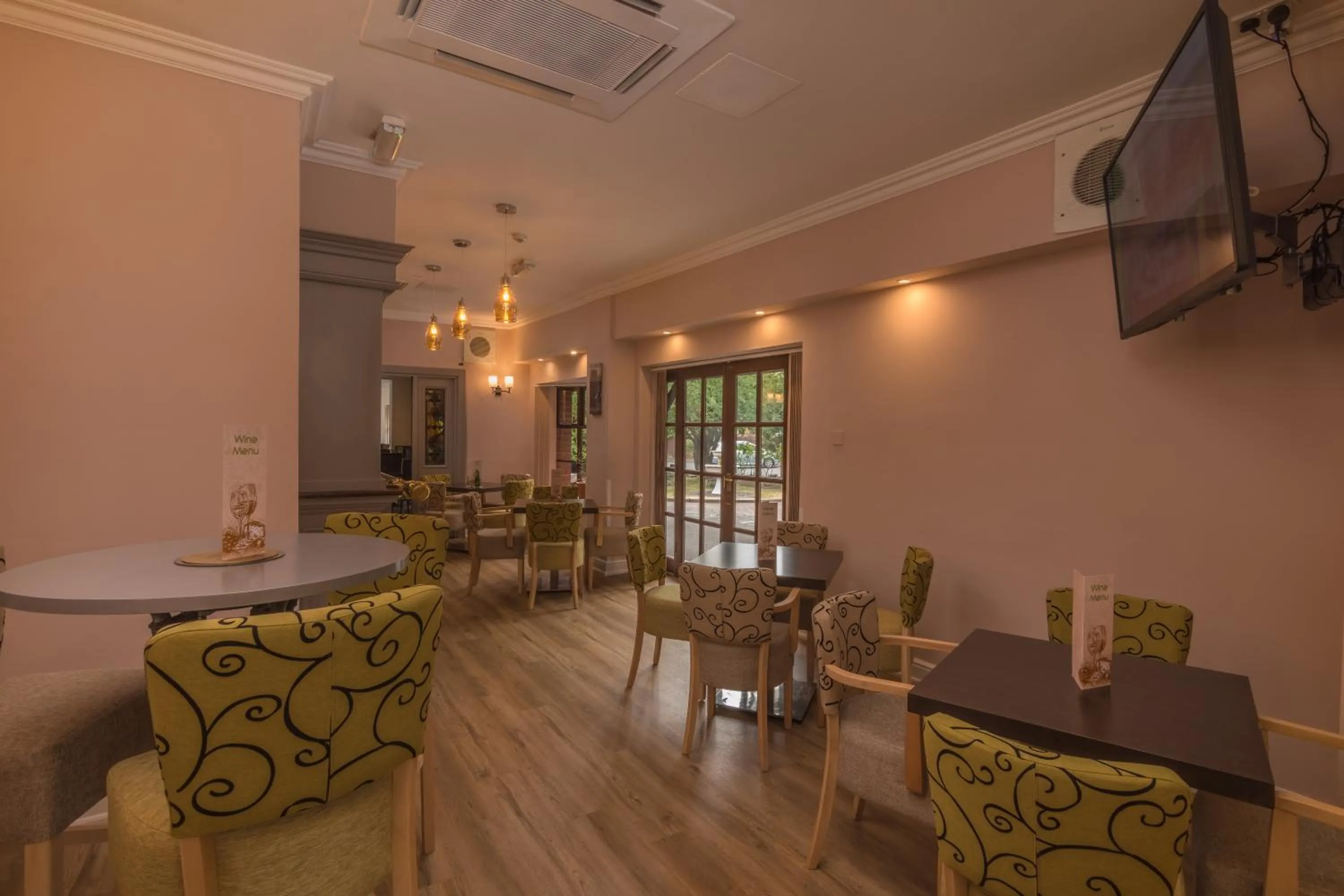 Food and drinks in Sure Hotel by Best Western Birmingham South