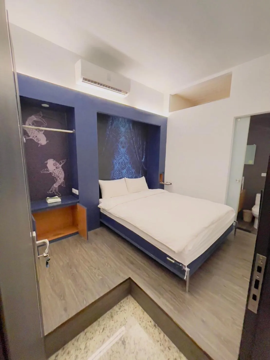 Deluxe Double Room with Bath in Ching Shang Tien Hua