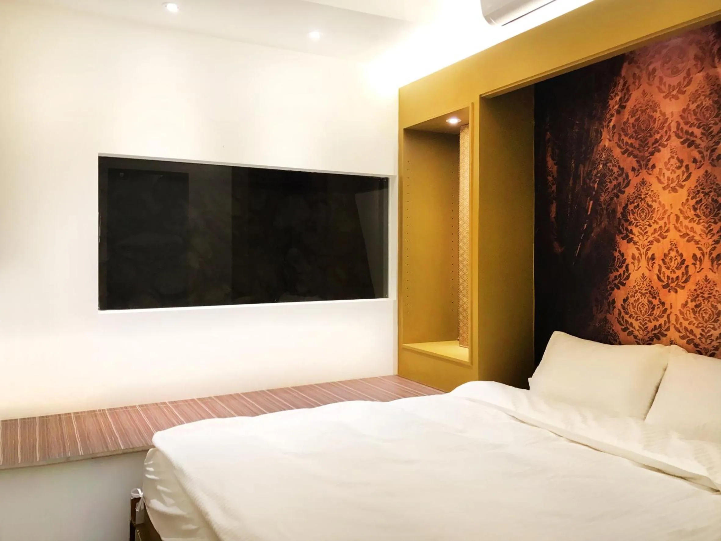 Deluxe Double Room with Extra Bed in Ching Shang Tien Hua