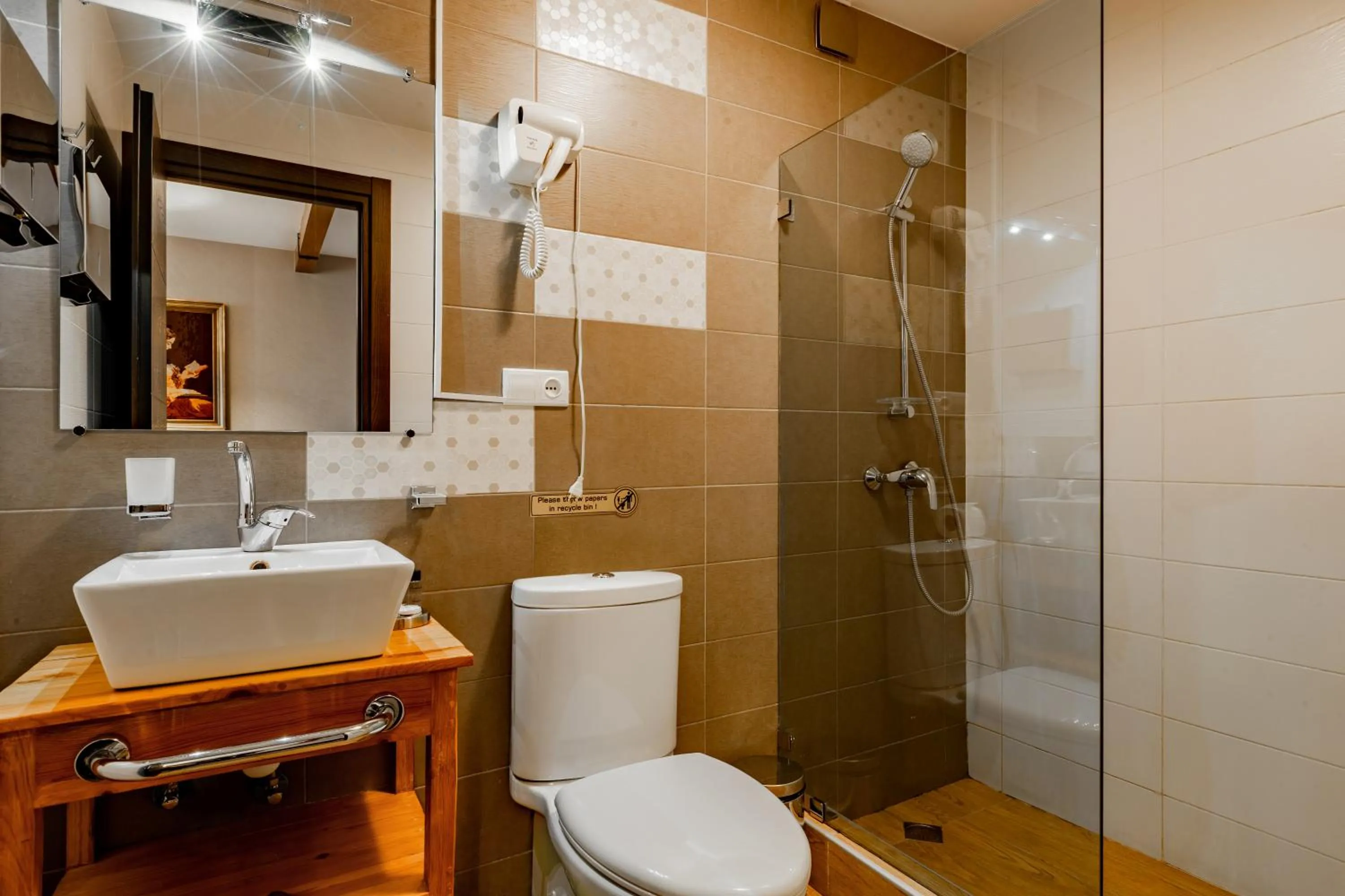 Shower in Hotel Libretto