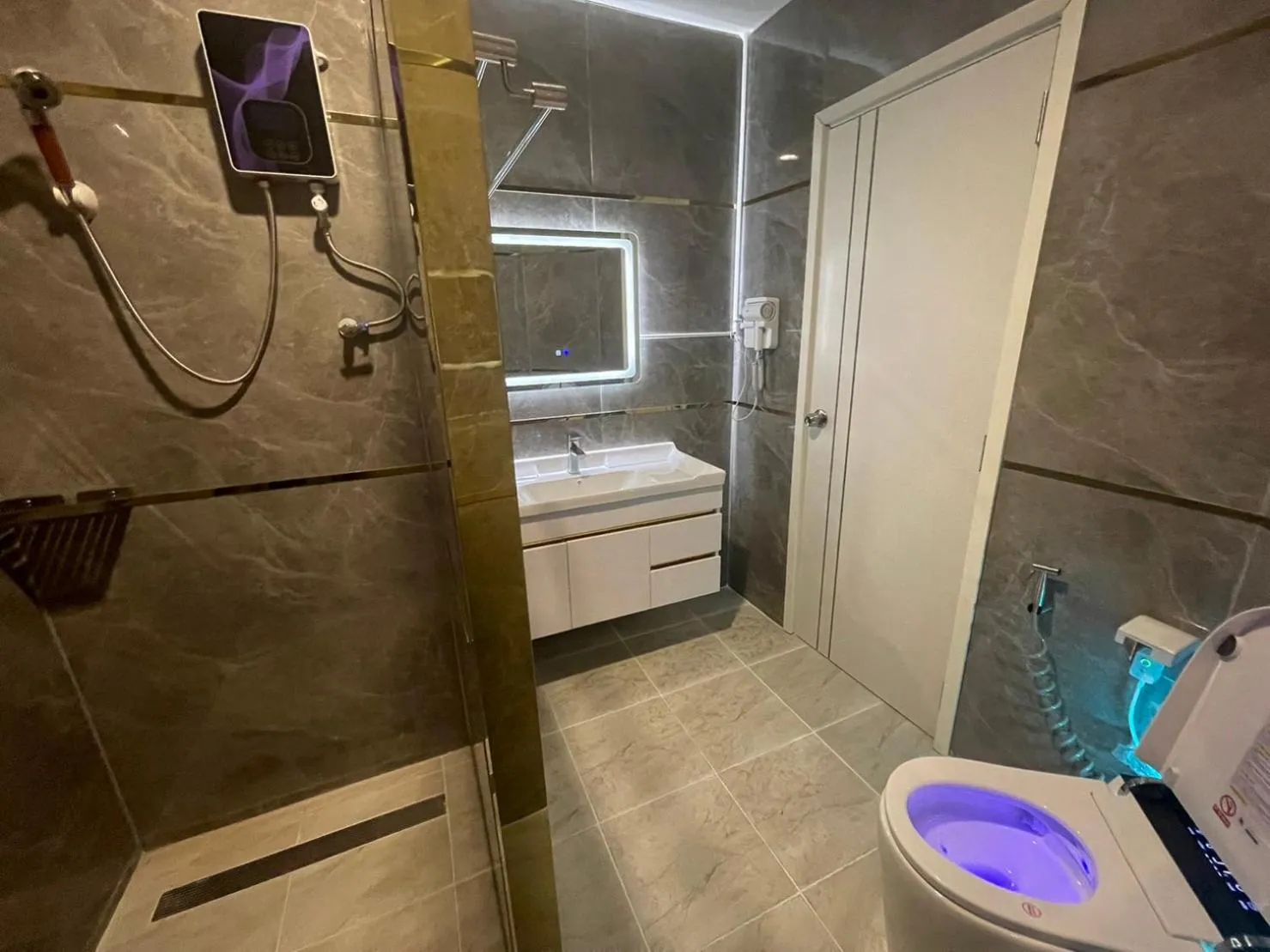 Toilet in Berich Hotel