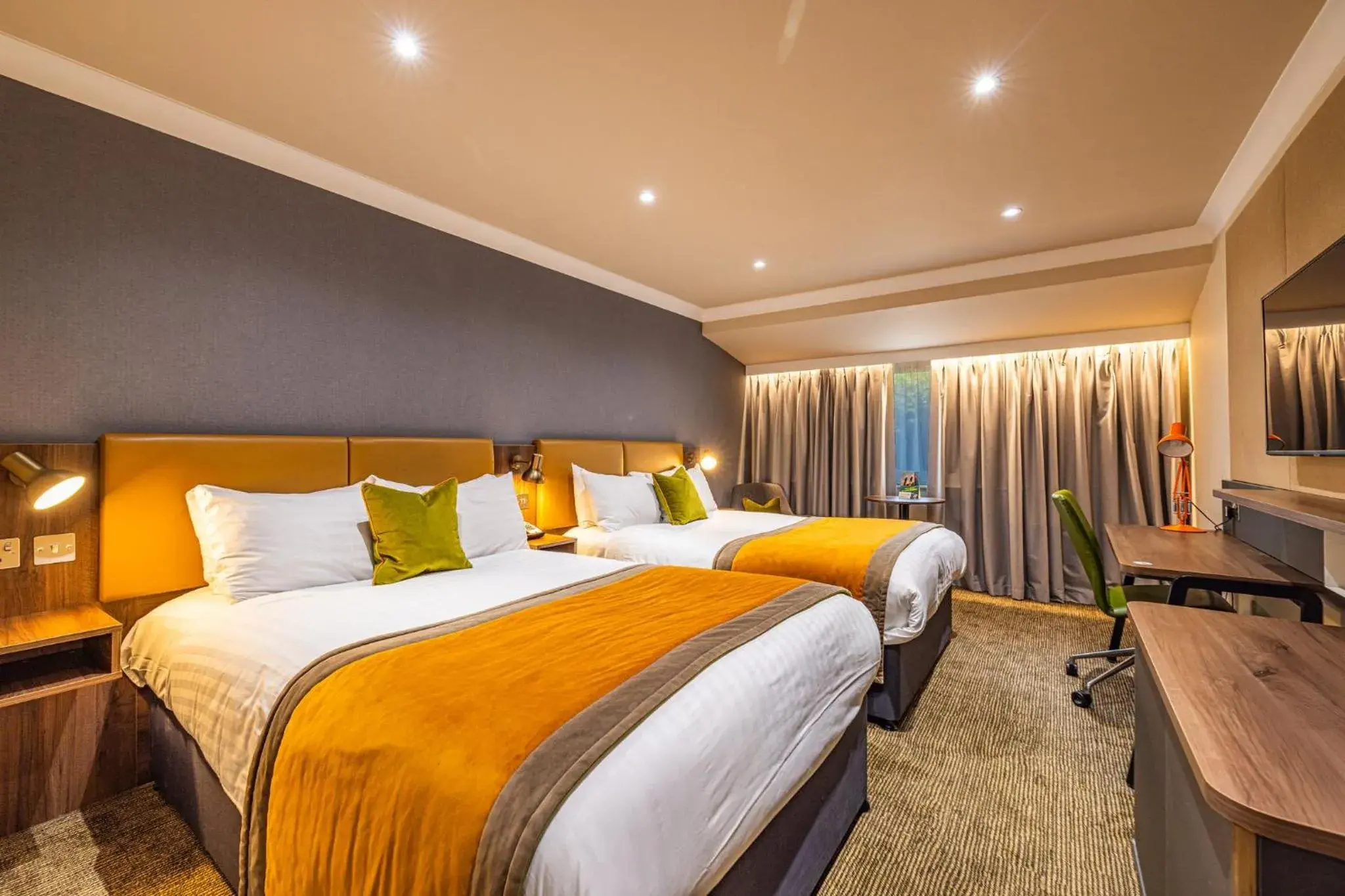 Photo of the whole room, Bed in Holiday Inn Dover by IHG Photo of the whole room, Bed in Holiday Inn Dover by IHG