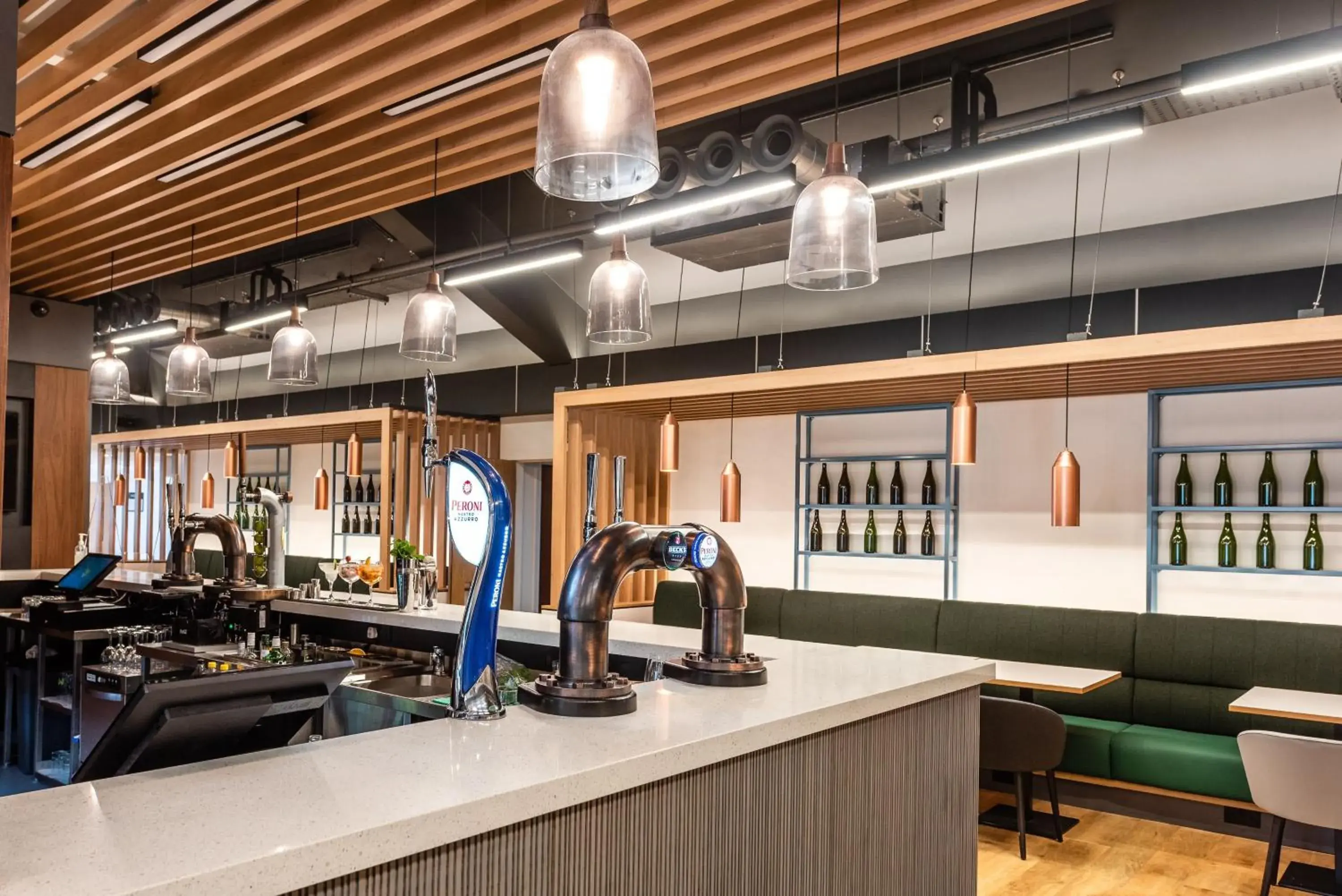 Lounge or bar in Holiday Inn Dover by IHG Lounge or bar in Holiday Inn Dover by IHG