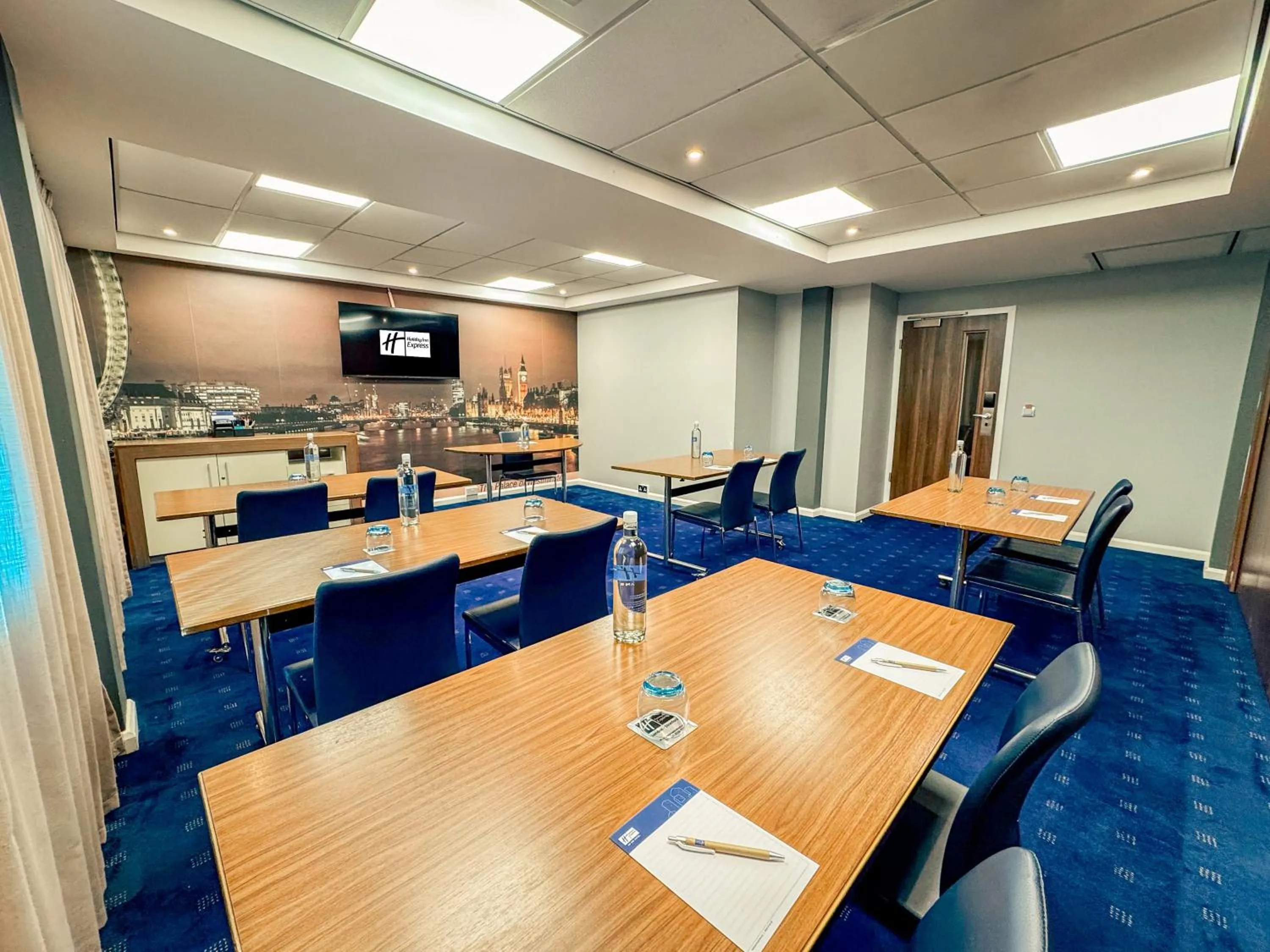 Meeting/conference room in Holiday Inn Express London Stratford by IHG