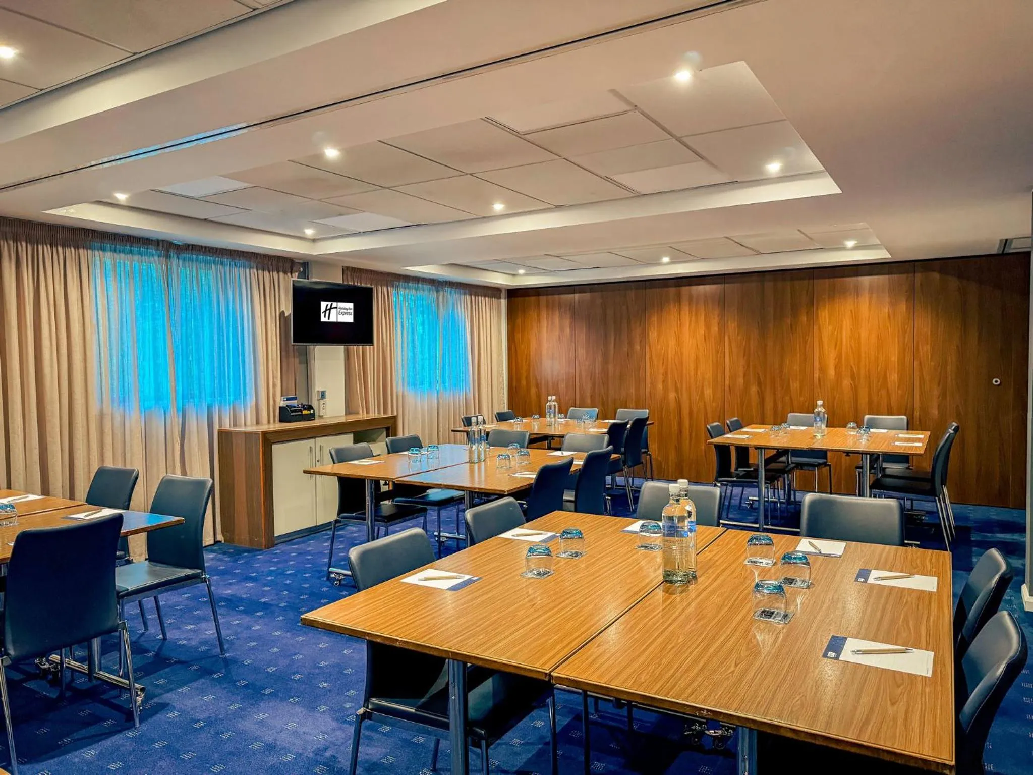 Meeting/conference room in Holiday Inn Express London Stratford by IHG