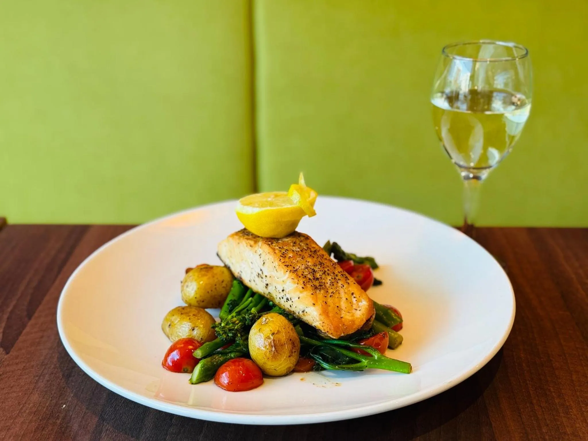 Restaurant/places to eat in Holiday Inn Express London Stratford by IHG