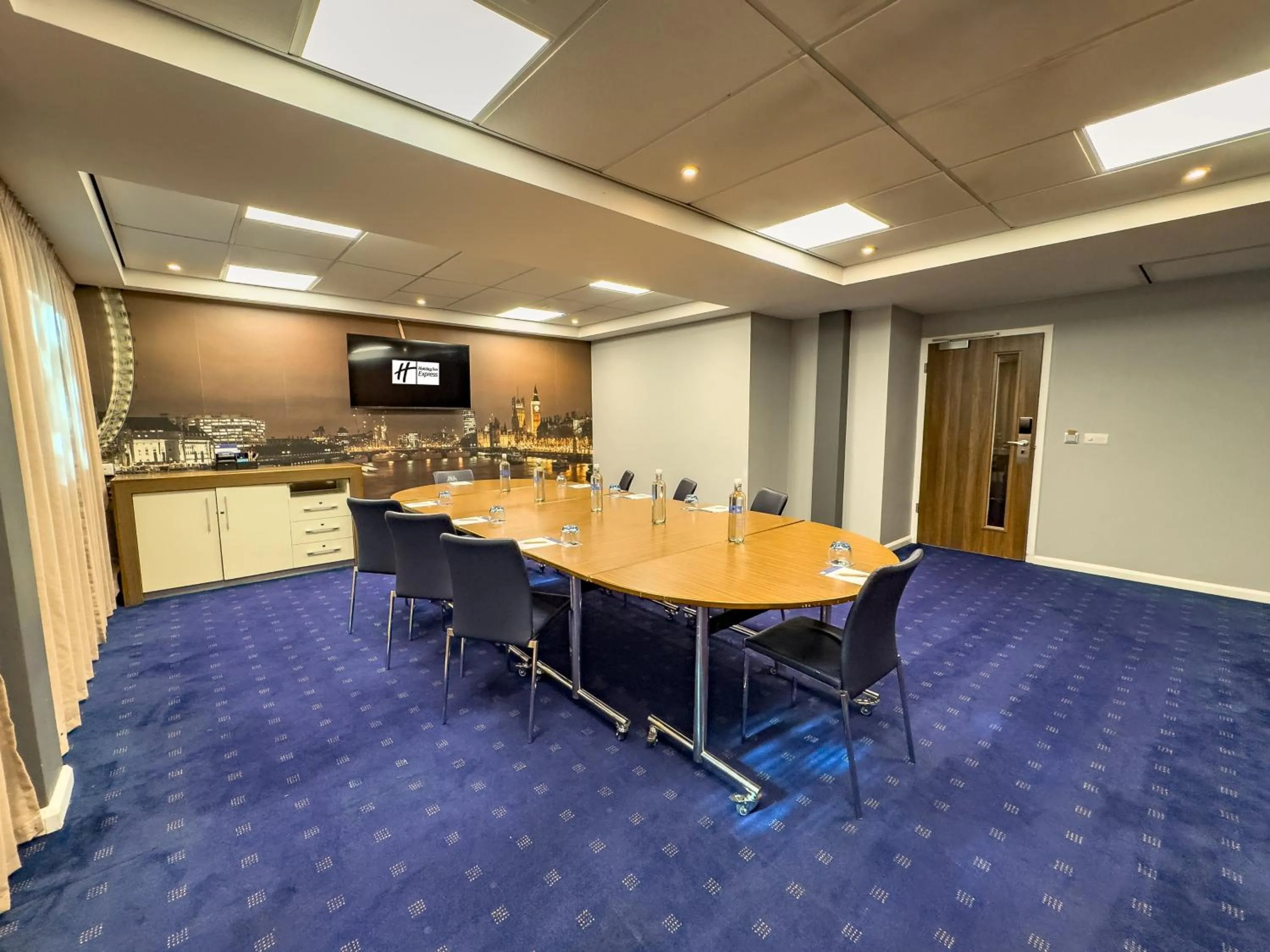 Meeting/conference room in Holiday Inn Express London Stratford by IHG