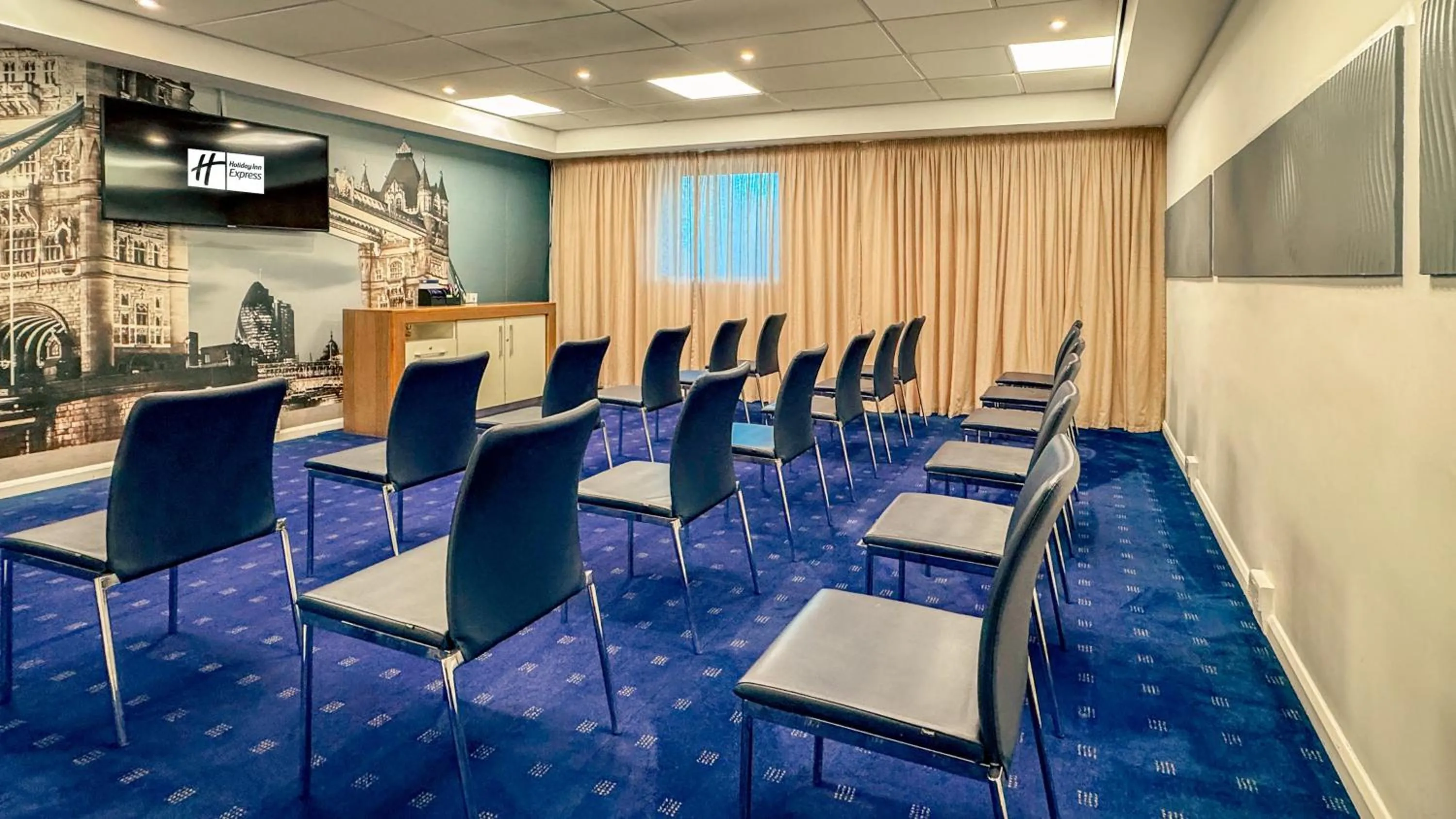 Meeting/conference room in Holiday Inn Express London Stratford by IHG