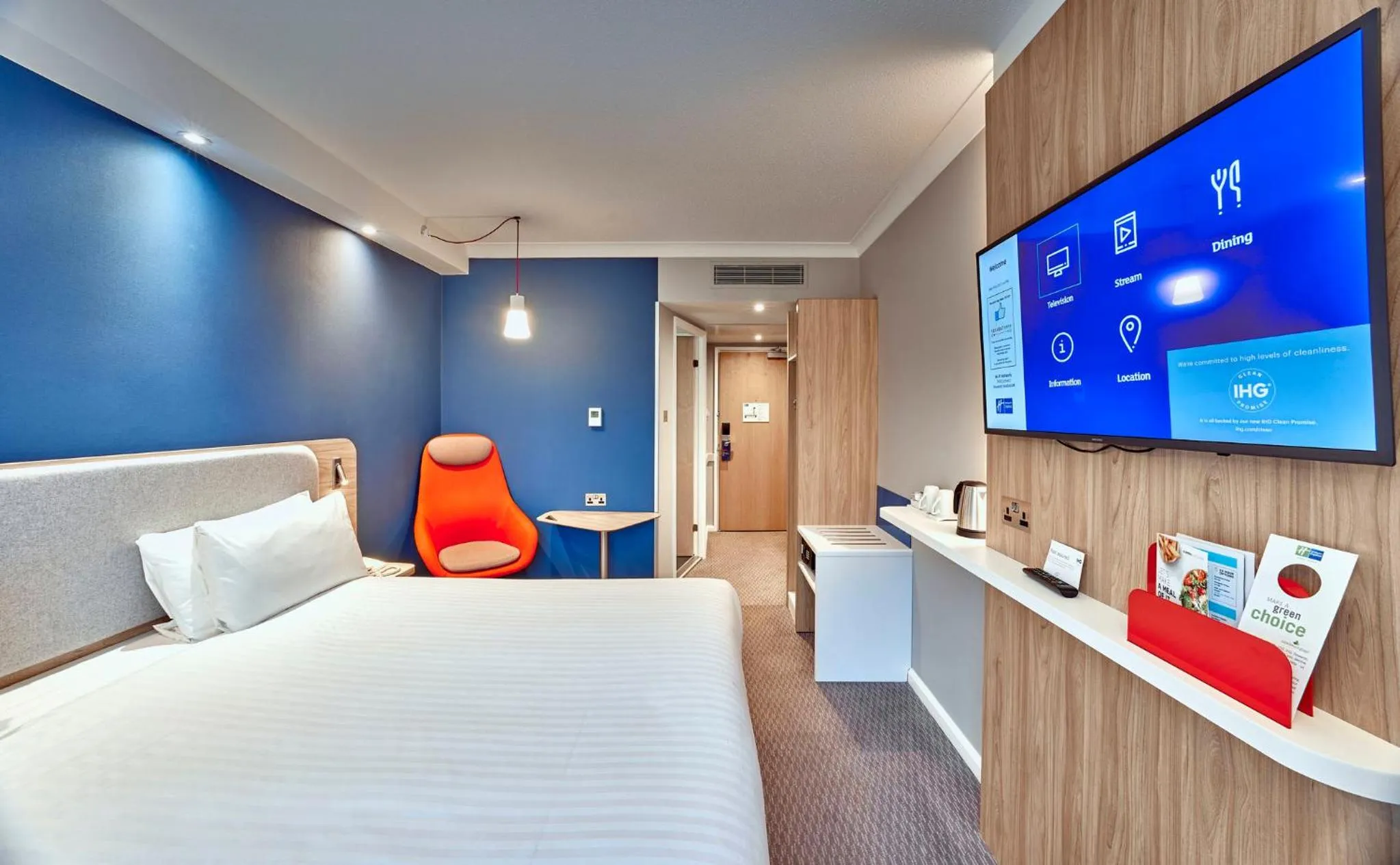 Photo of the whole room, Bed in Holiday Inn Express London Stratford by IHG