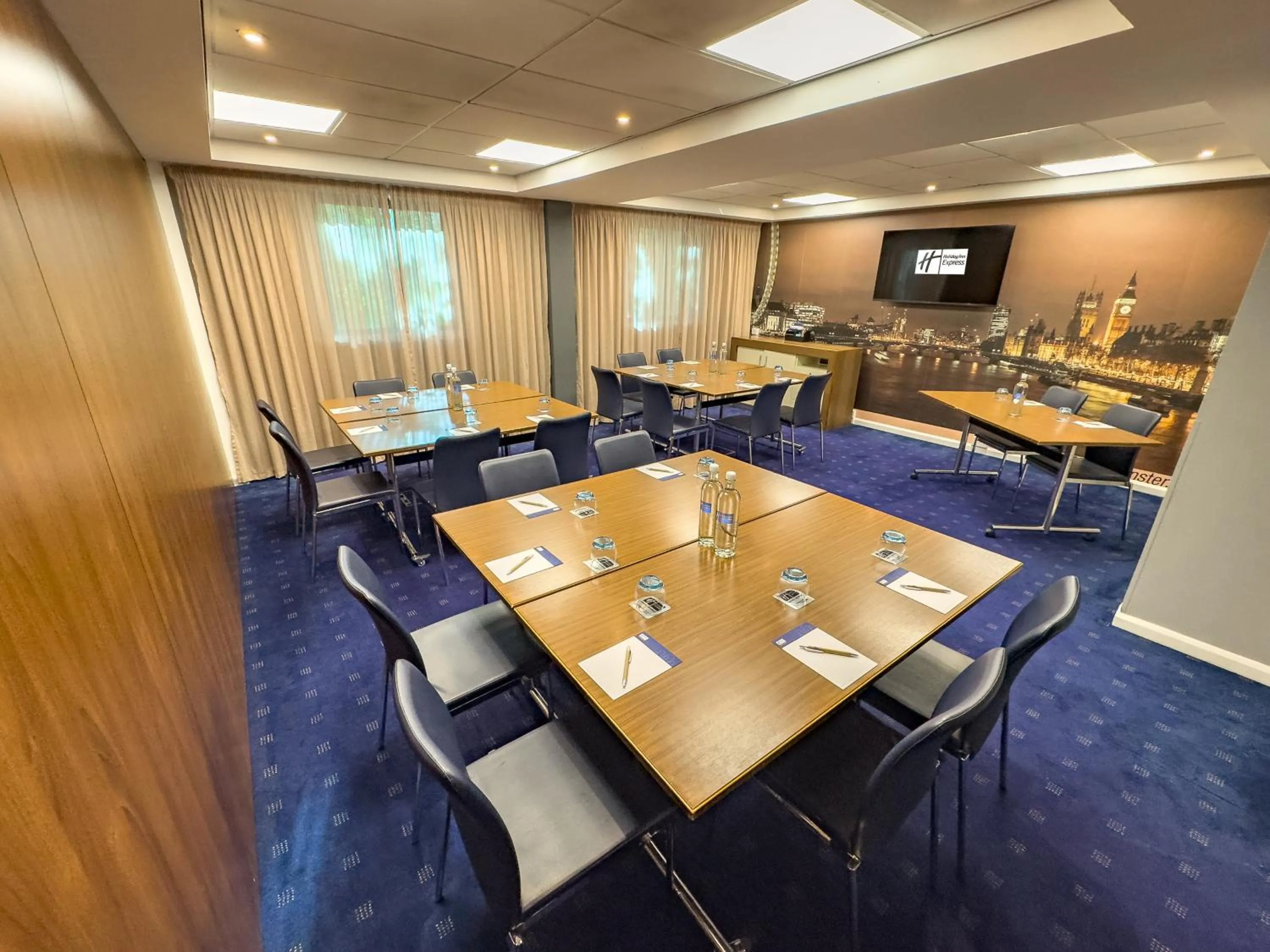 Meeting/conference room in Holiday Inn Express London Stratford by IHG